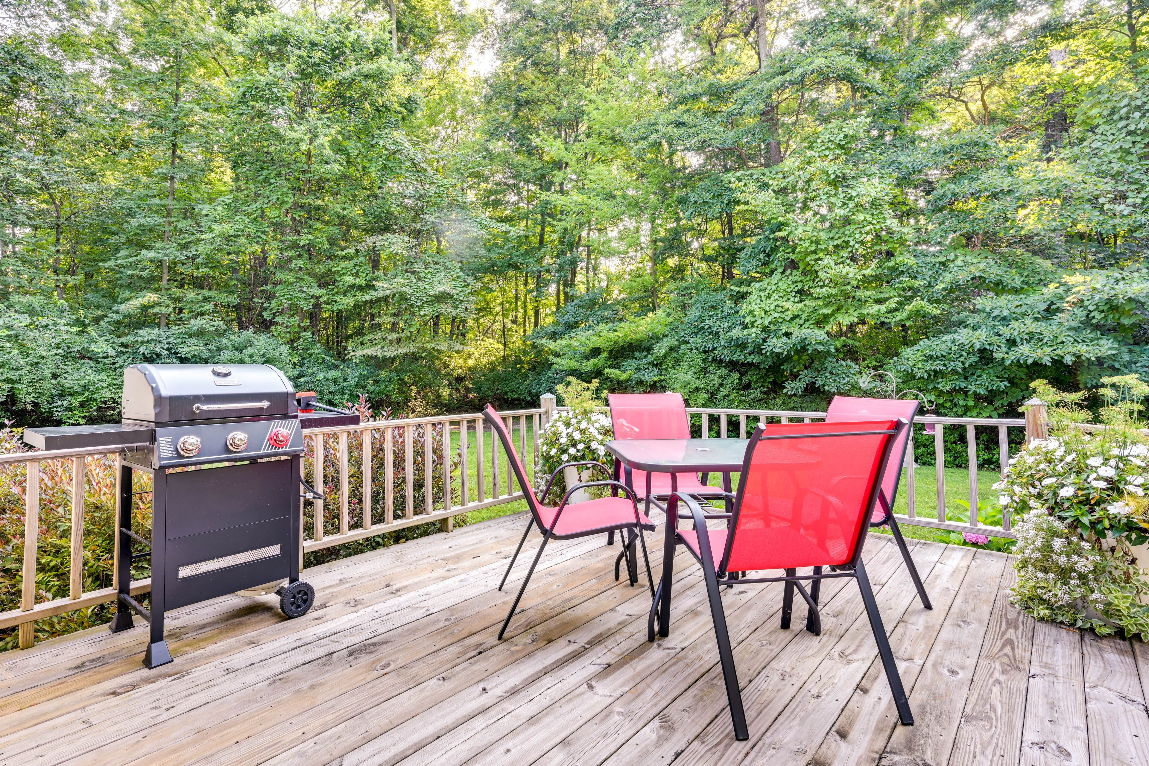 Cottage Exterior | Furnished Deck | Dining Area | Gas Grill