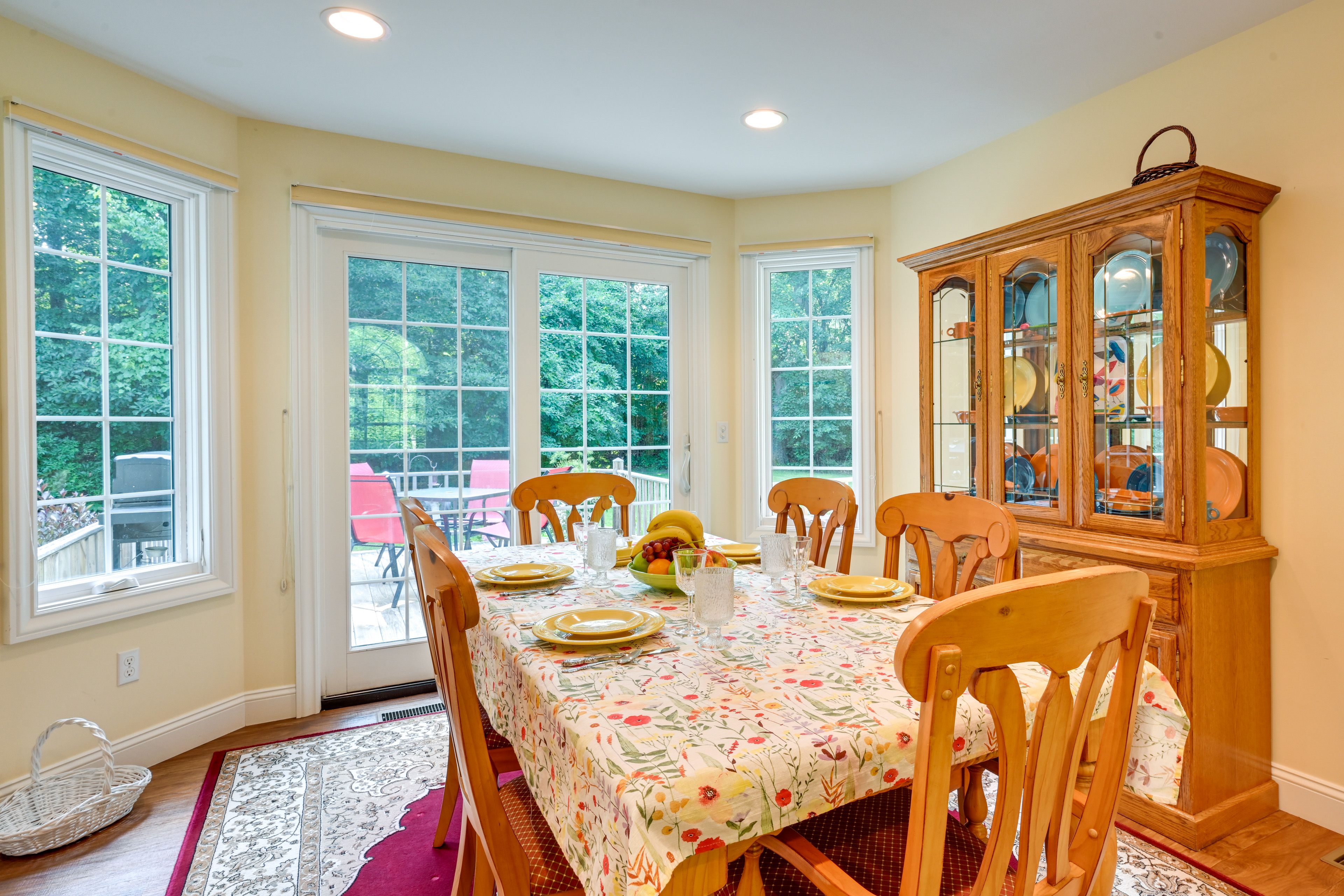 Dining Area | Dishware/Flatware