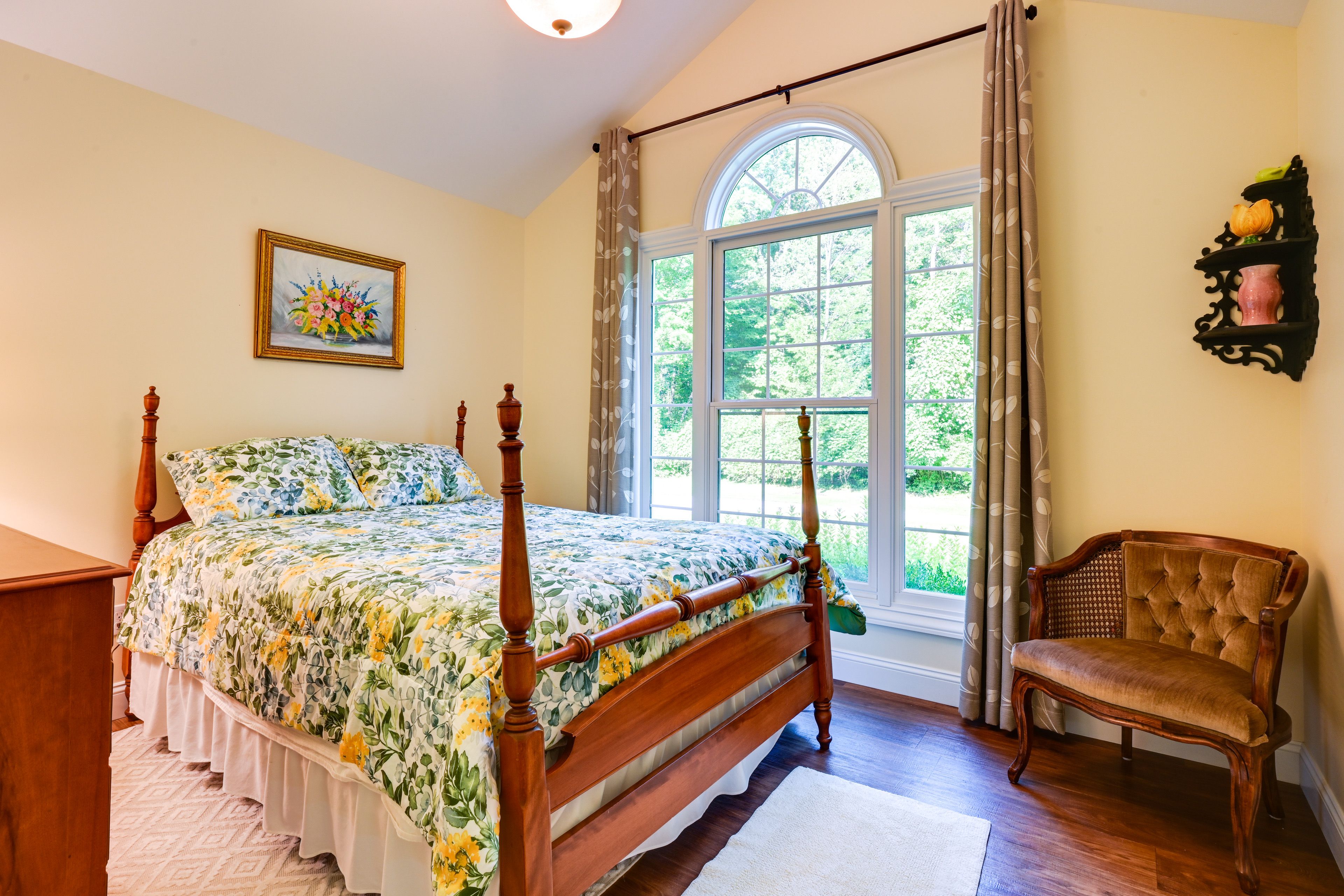 Bedroom 3 | Queen Bed