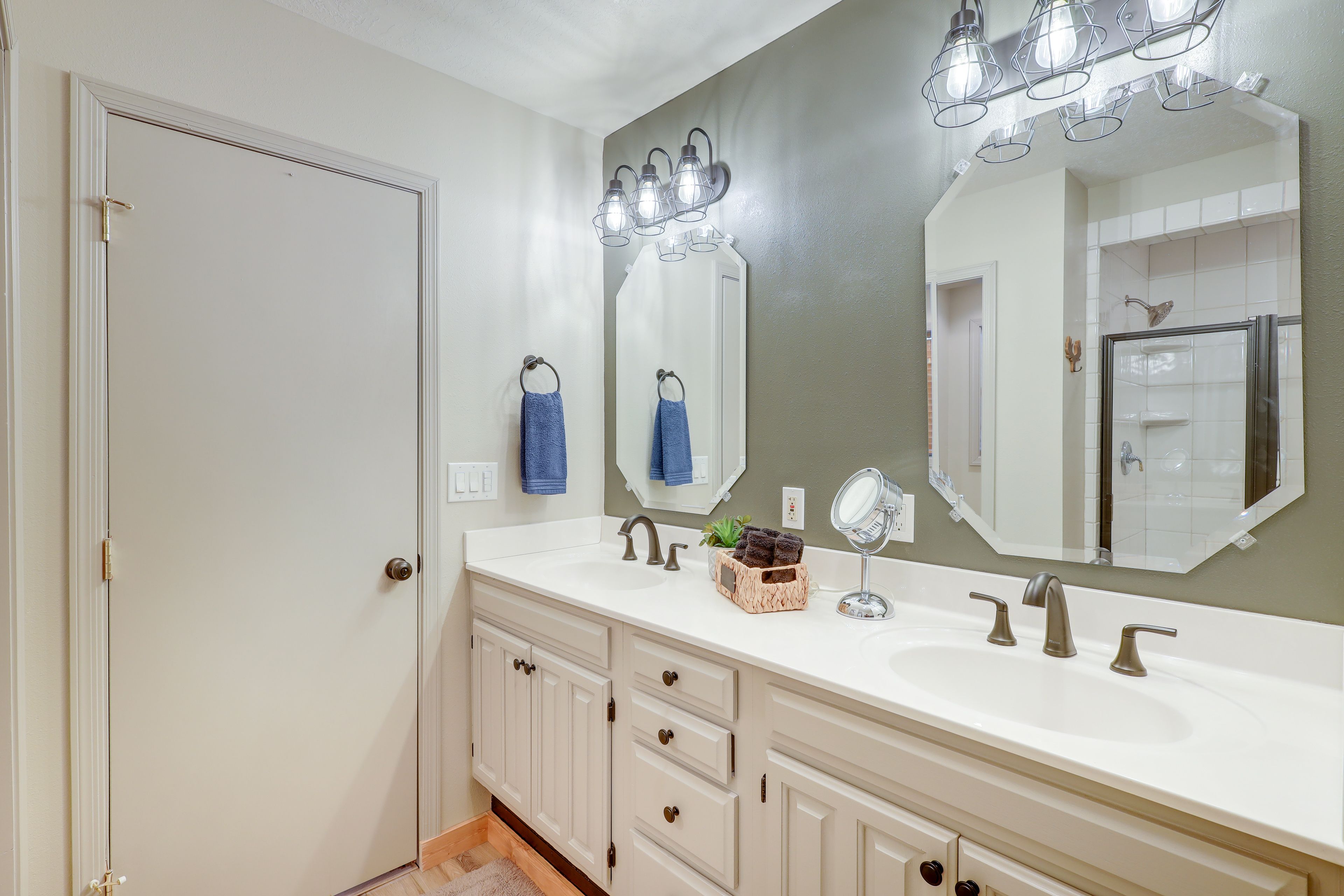 En-Suite Bathroom