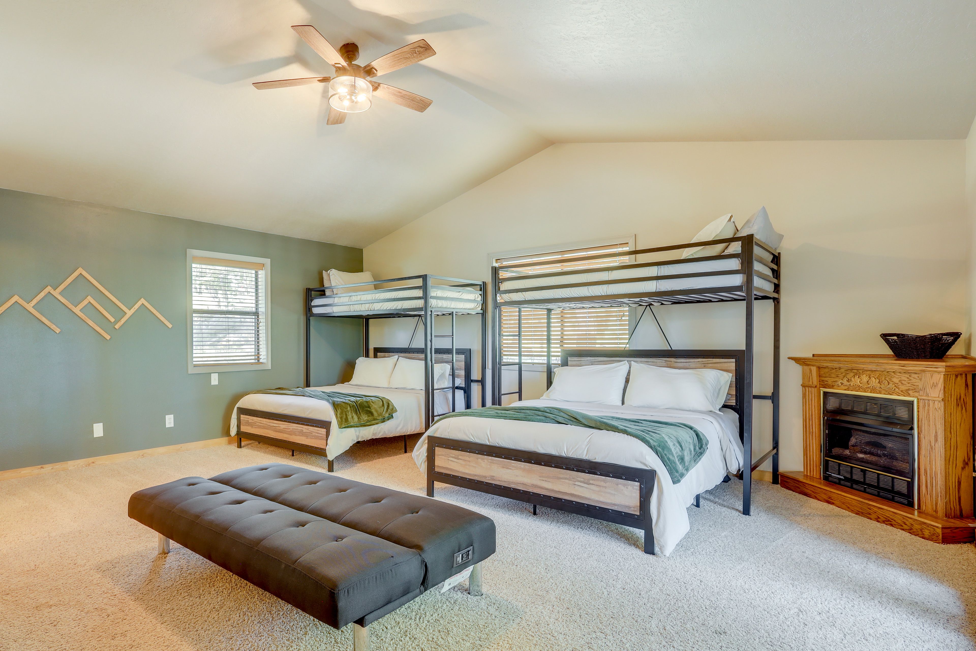 Bedroom 2 | 1st Floor | 2 Twin/Queen Bunk Beds | En-Suite Bathroom