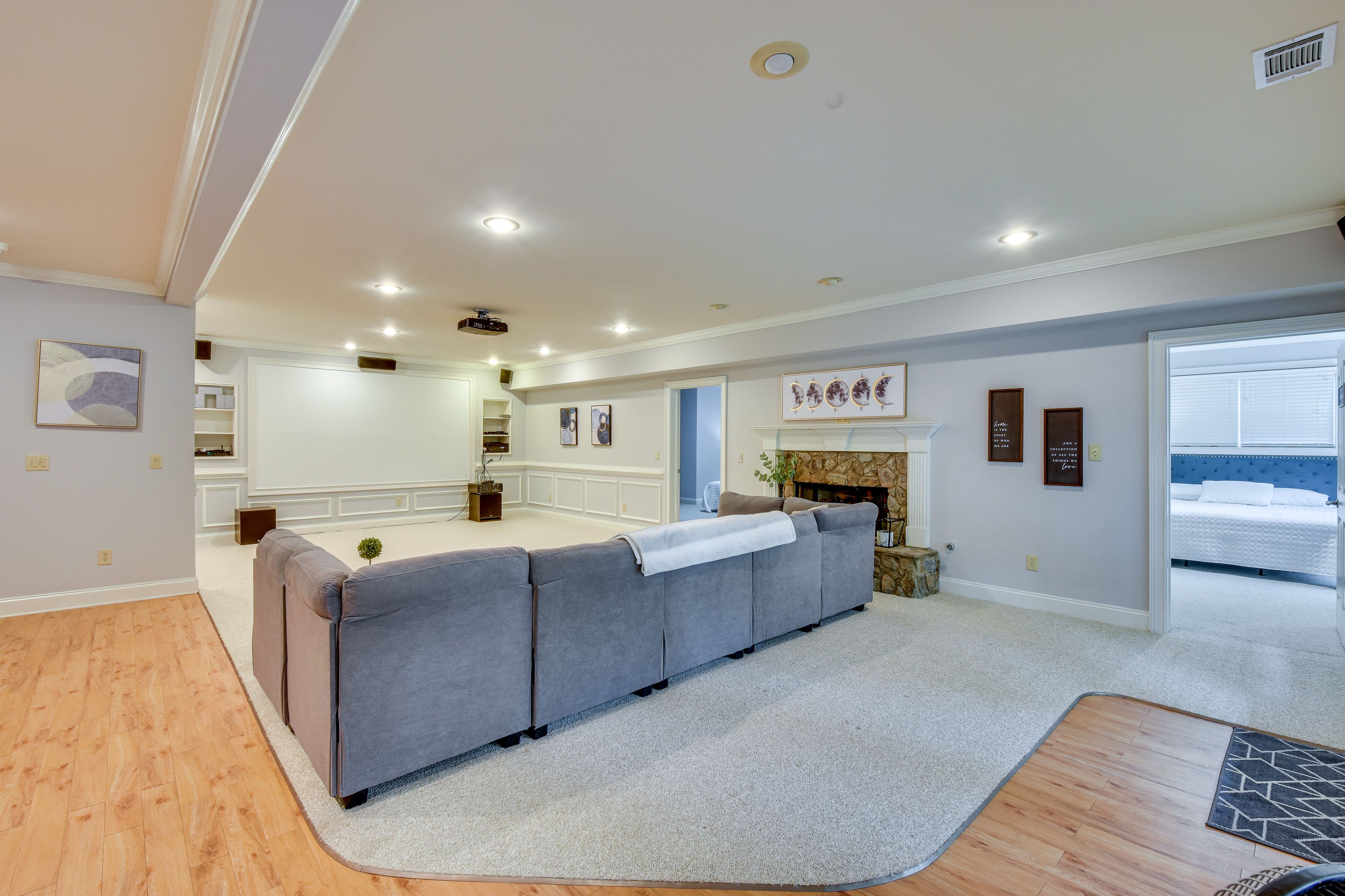 Family Room | Movie Projector | Wet Bar | Fireplace