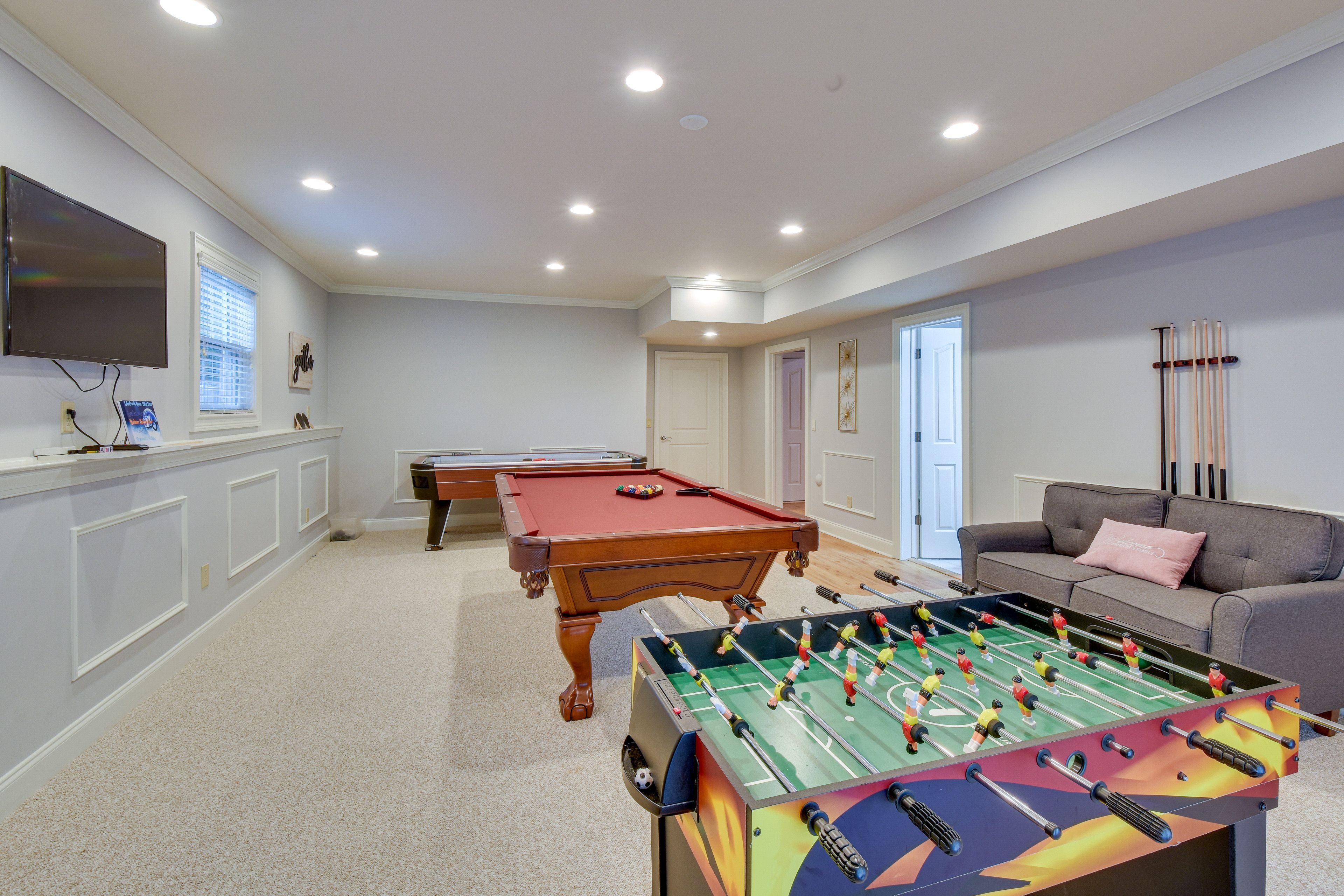 Game Room | Air Hockey Table | Smart TV