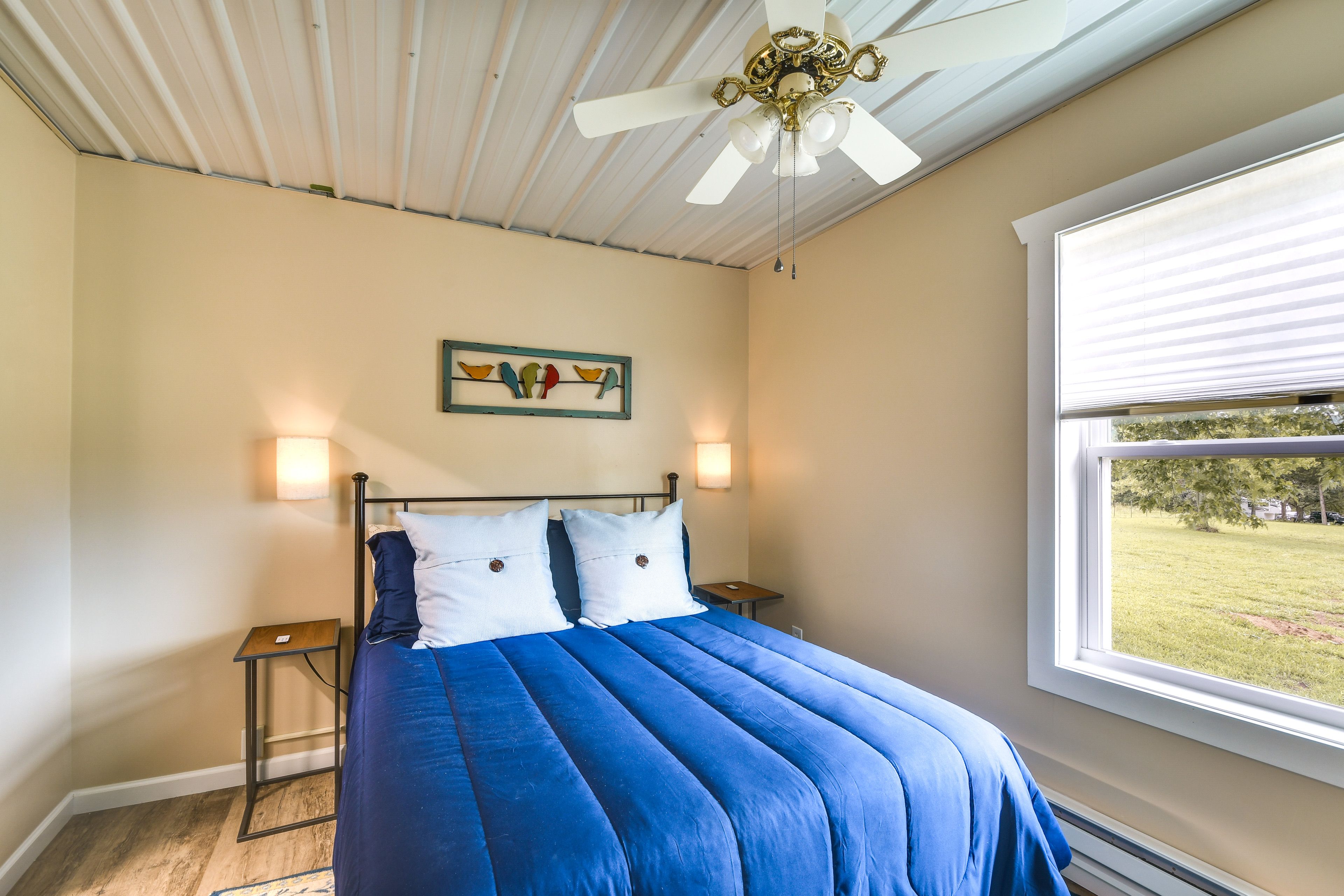 Bedroom | Full Bed | Linens & Towels | En-Suite Bathroom