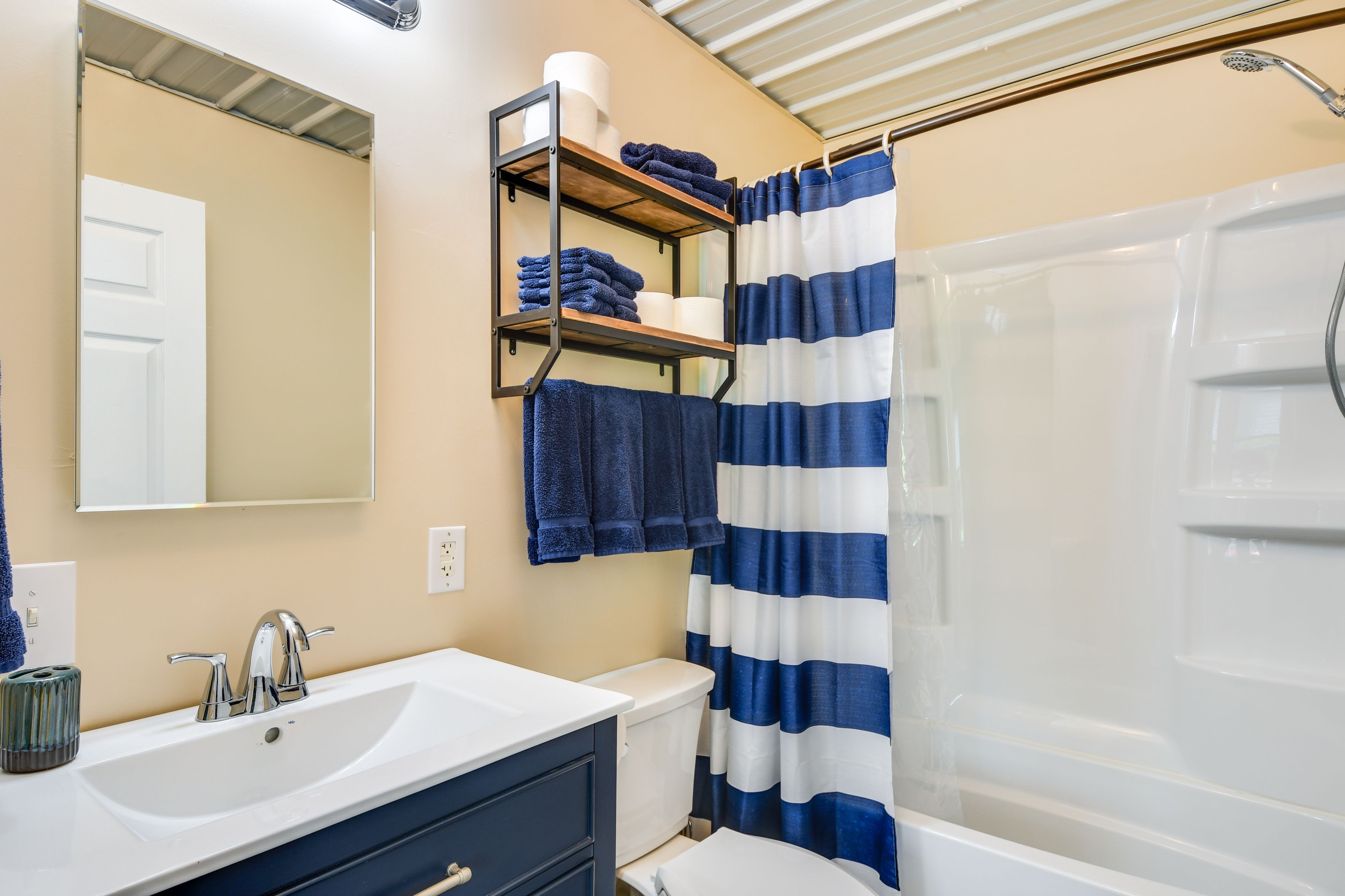 En-Suite Bathroom | Complimentary Toiletries