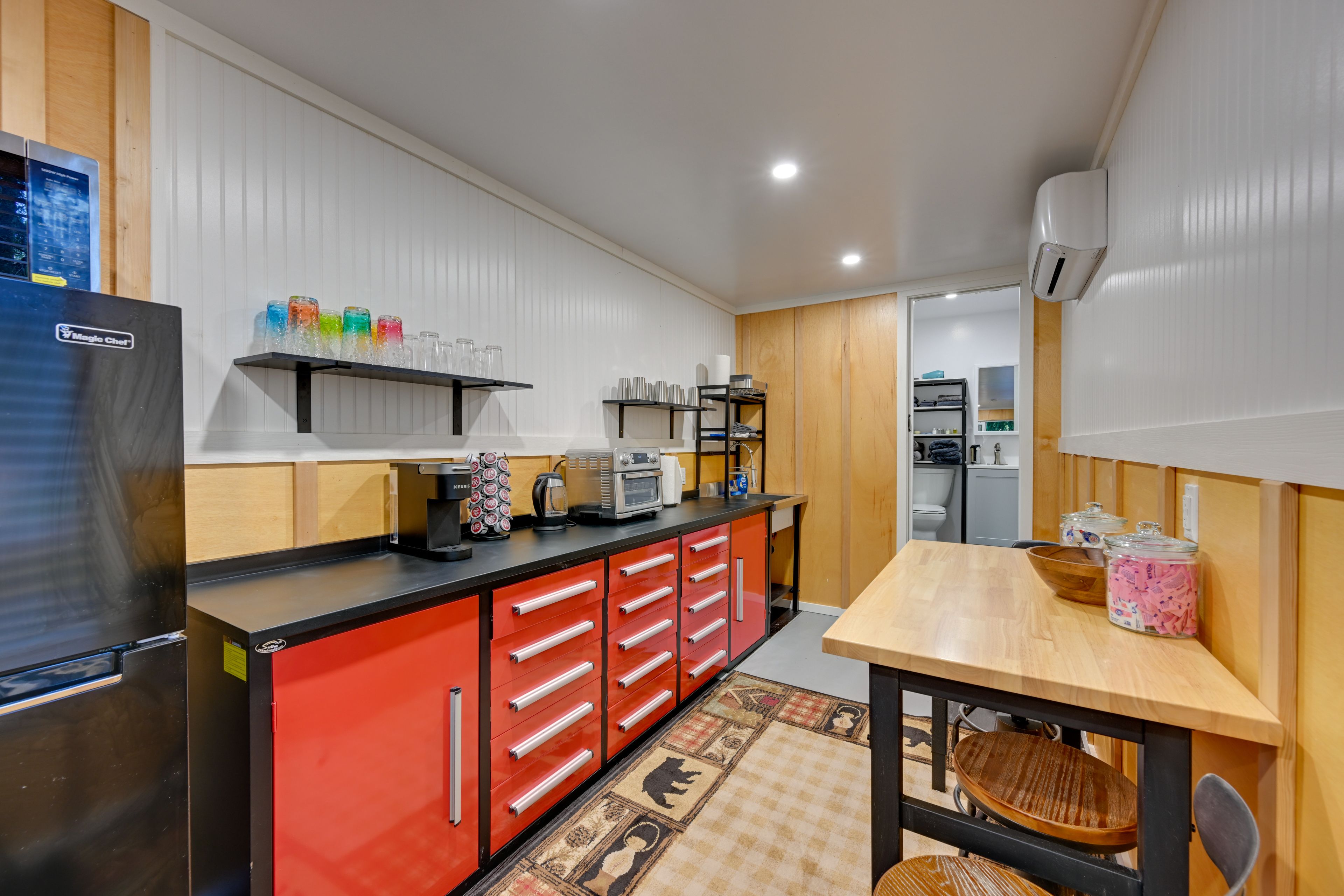 Kitchenette | Refrigerator | Microwave | Coffee Maker | Toaster Oven