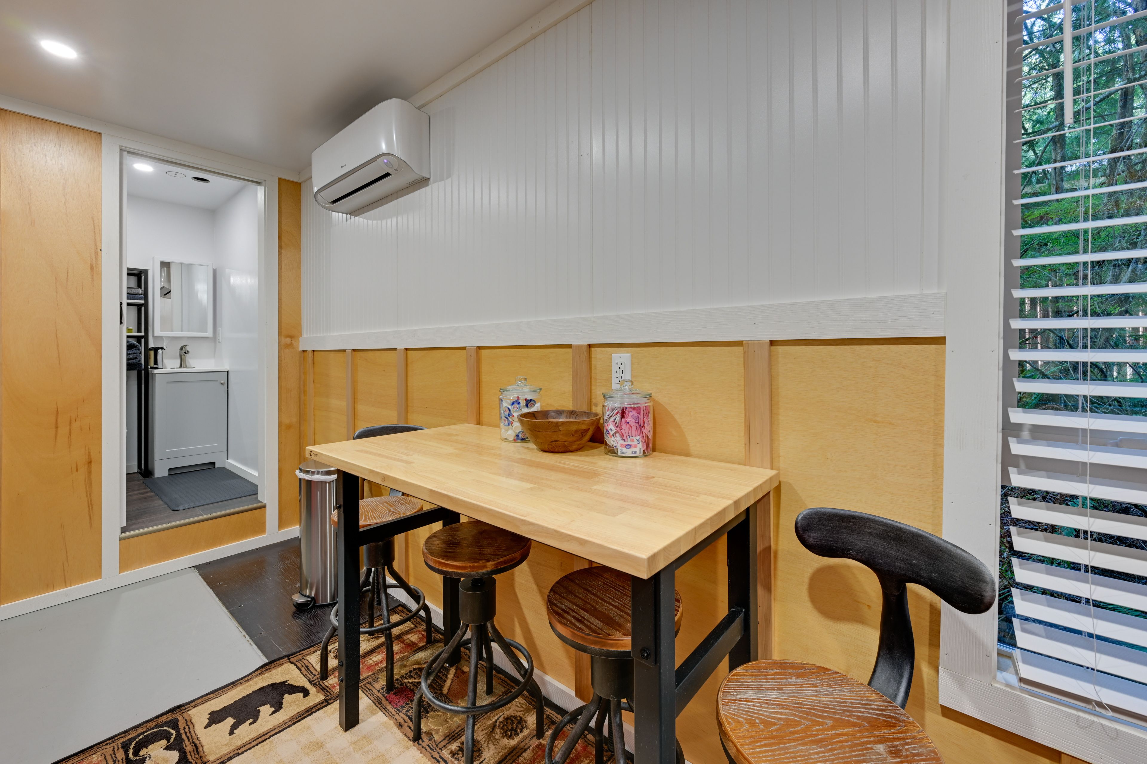 Dining Area | Dishware & Flatware Provided