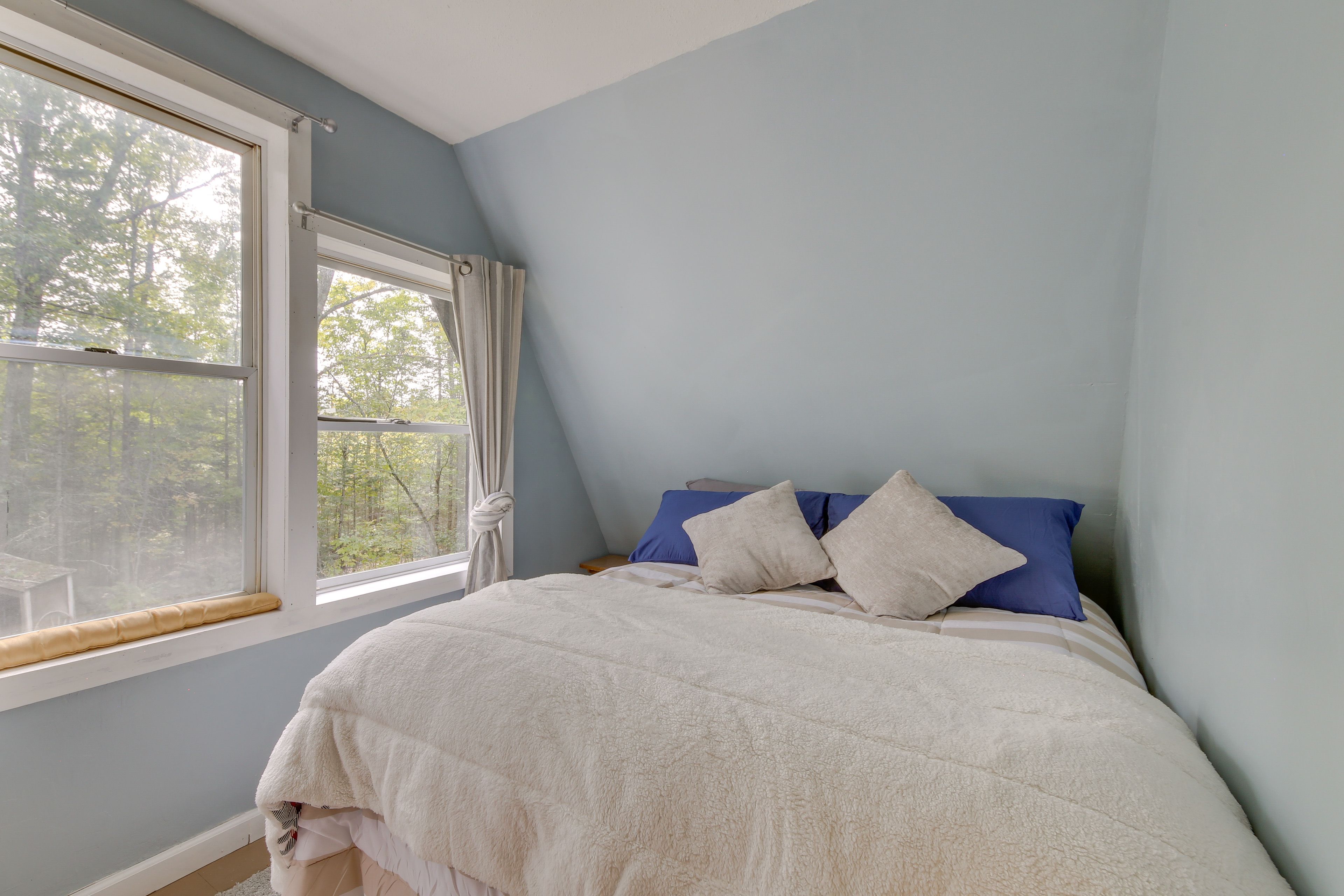 Bedroom 2 | Queen Bed | 2nd Floor