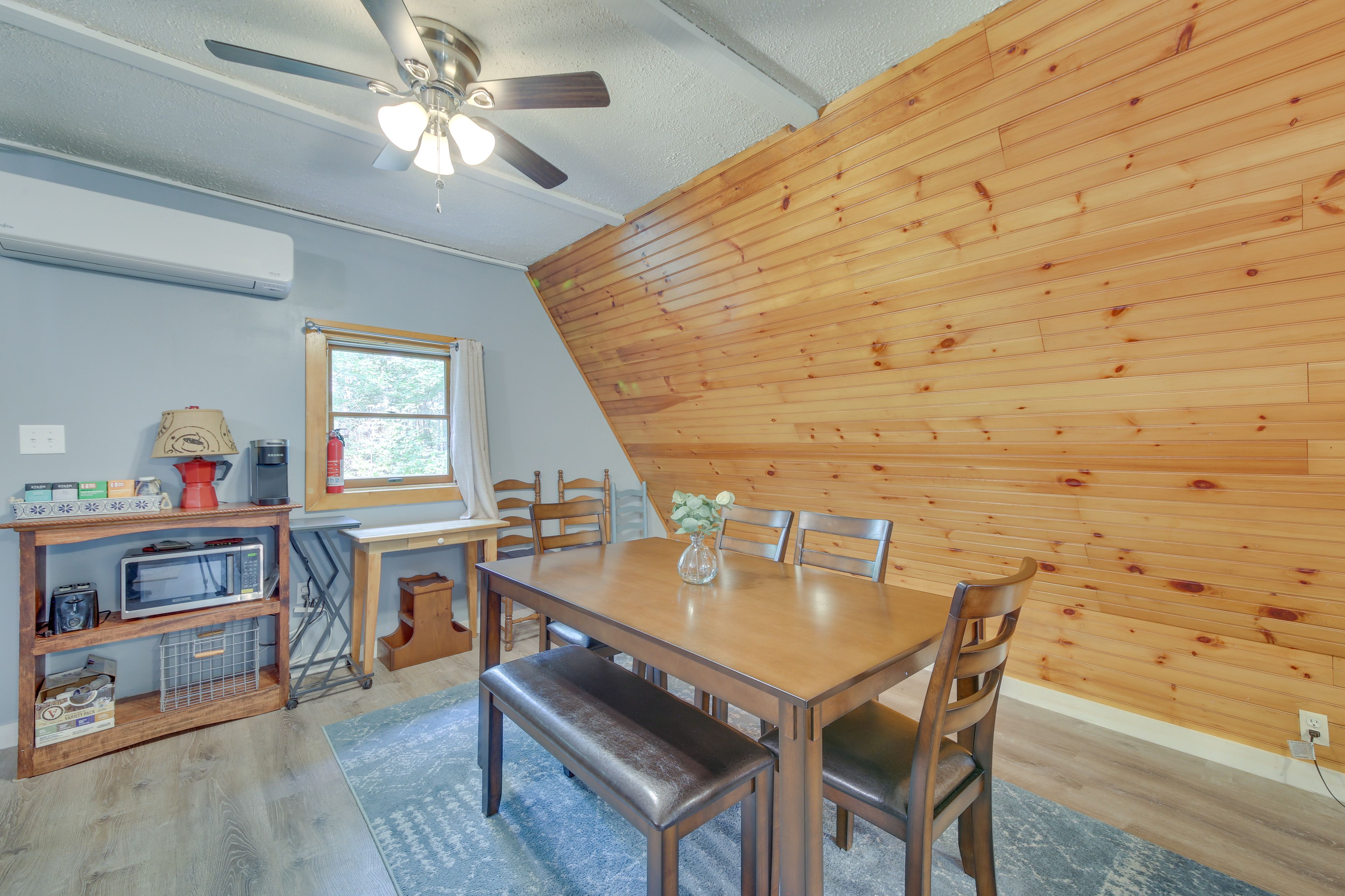 Dining Area | Dishware/Flatware