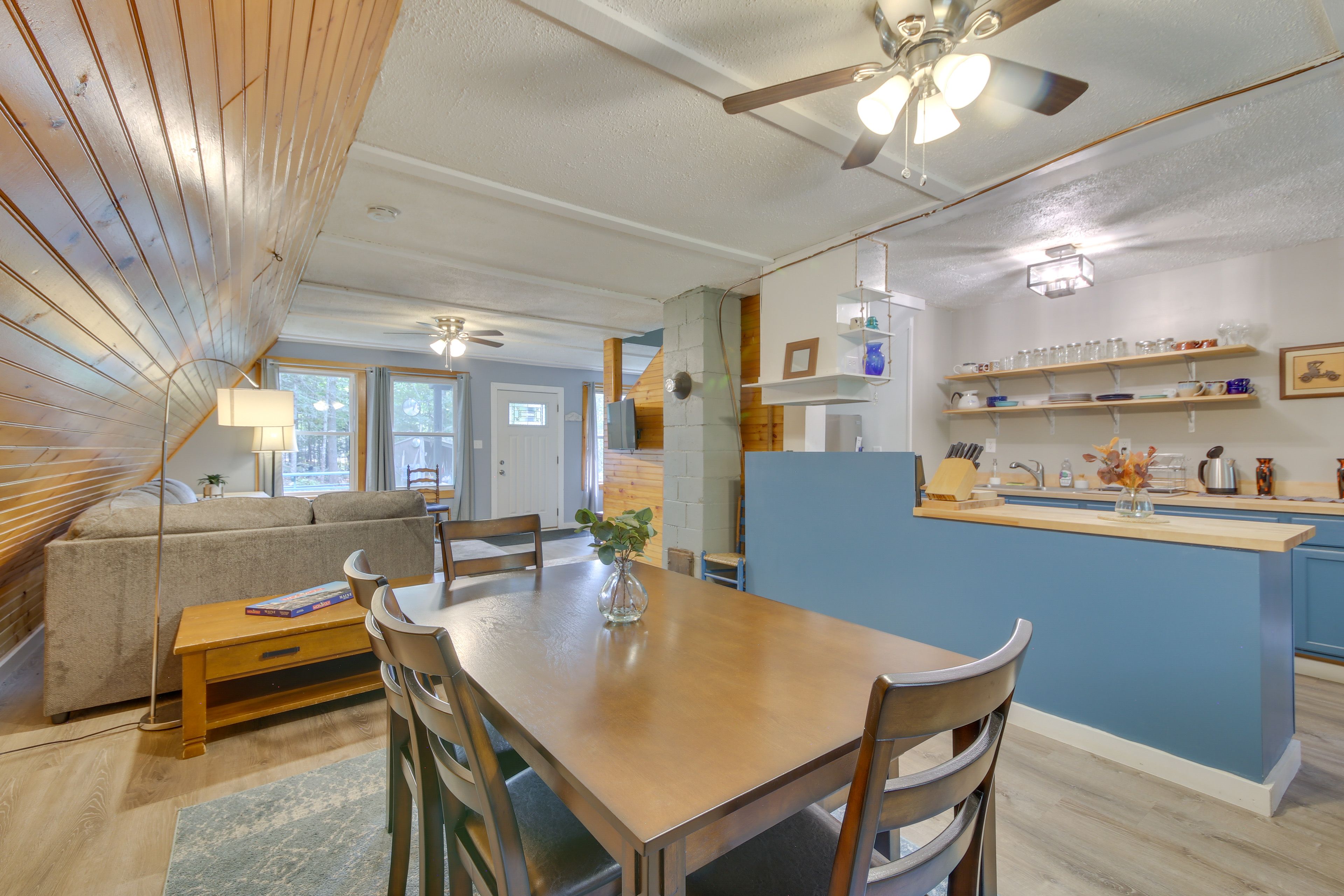Dining Area | Kitchen