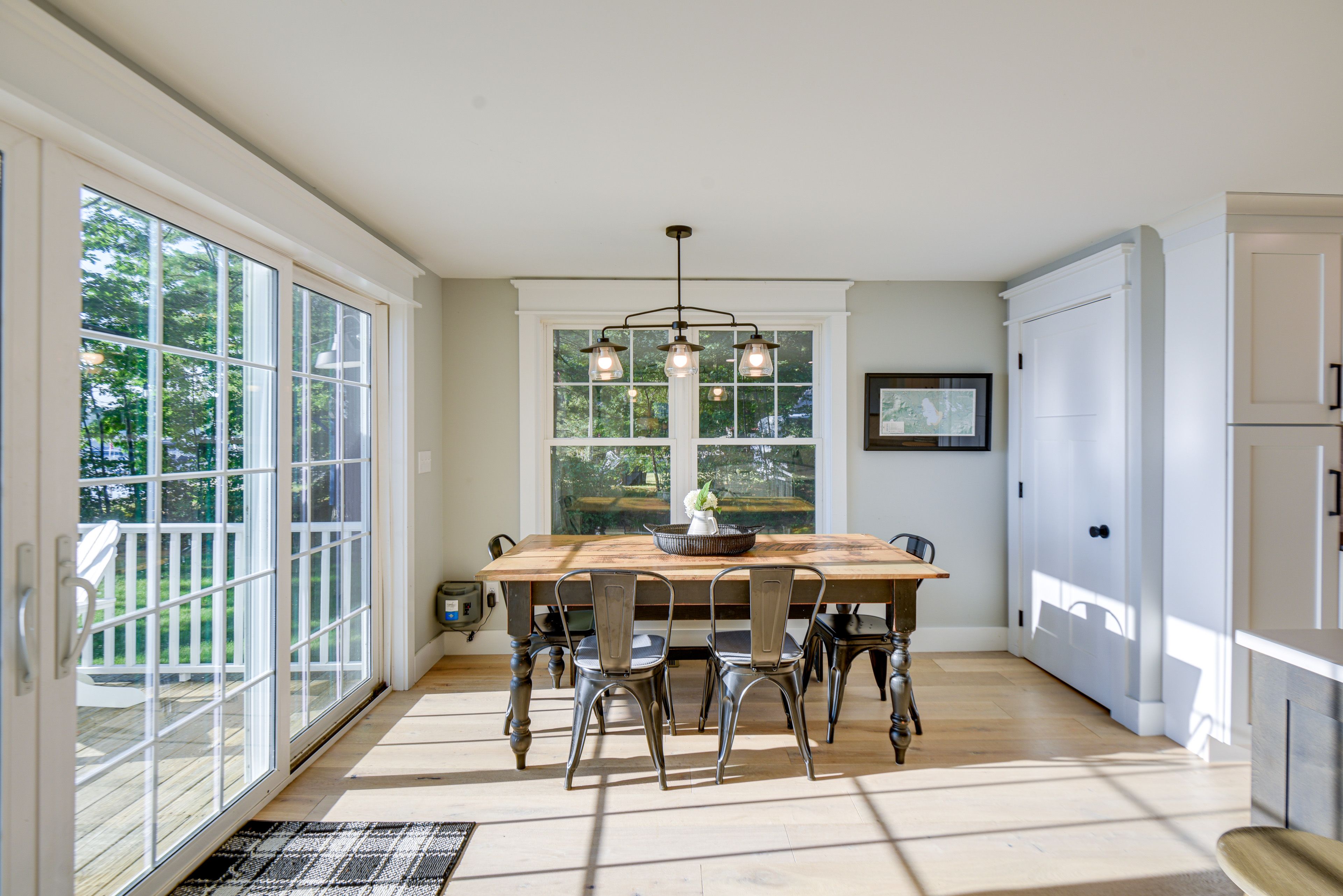 Dining Area | Dishware & Flatware Provided | Central A/C & Heating