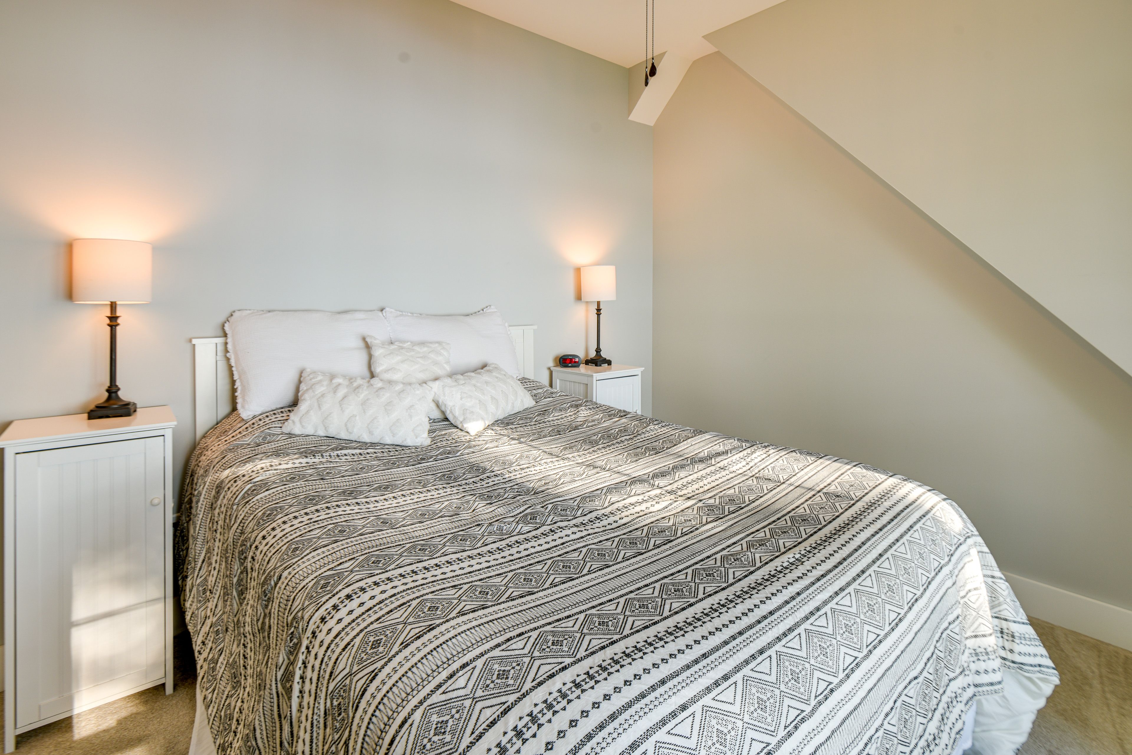 Bedroom 3 | Queen Bed