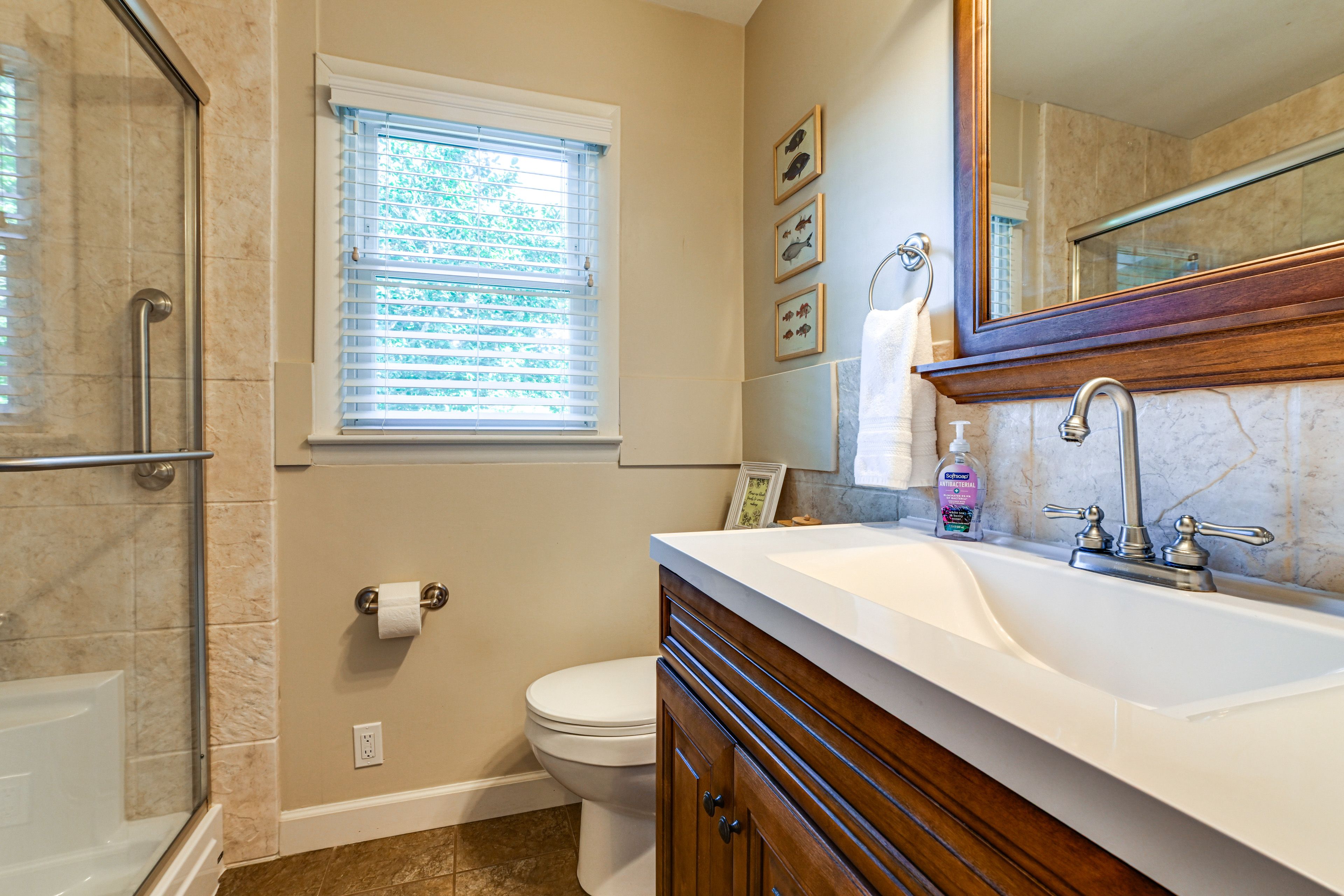 Full Bathroom | Main Level | Towels Provided