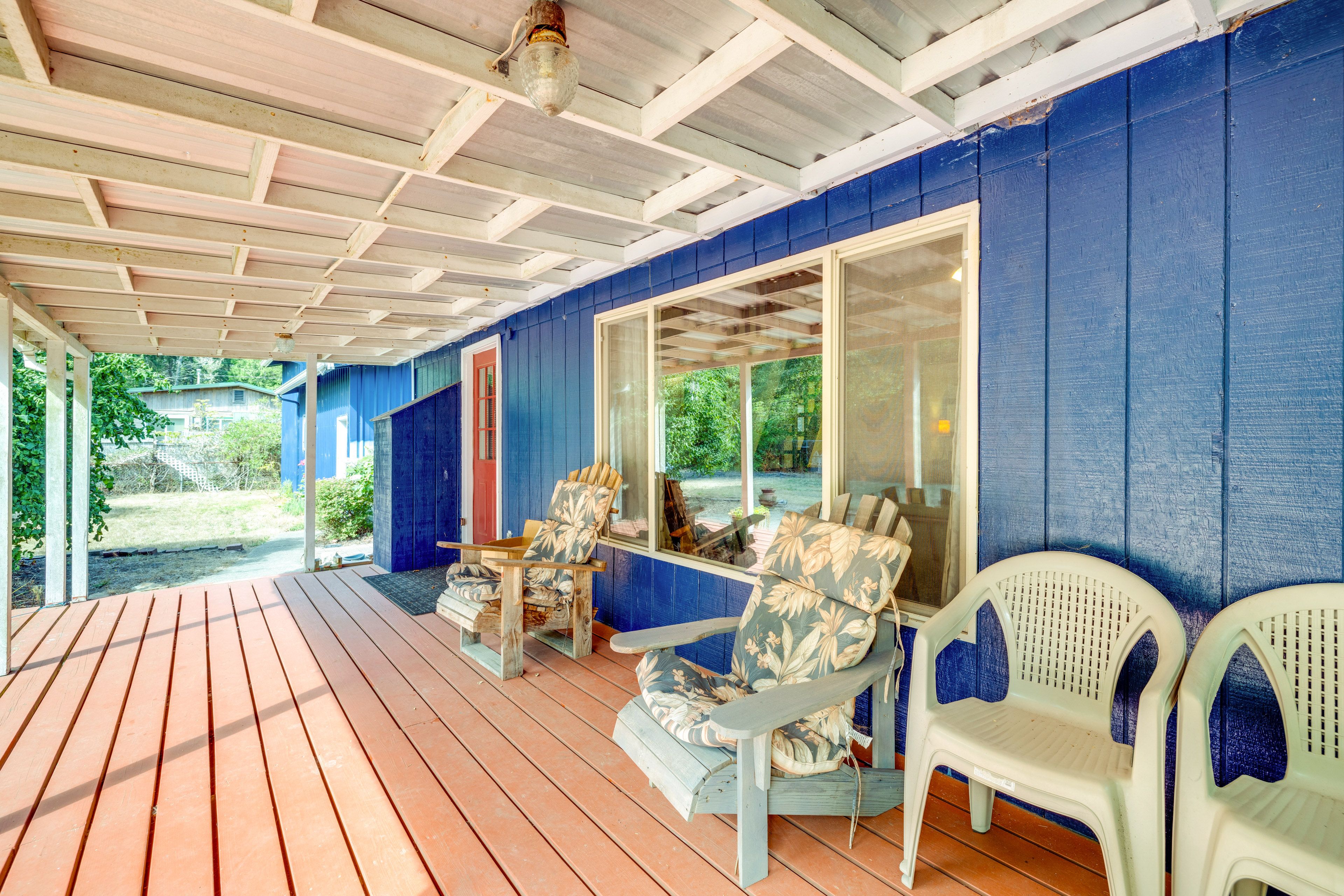 Private Backyard Area | Outdoor Fire Pit