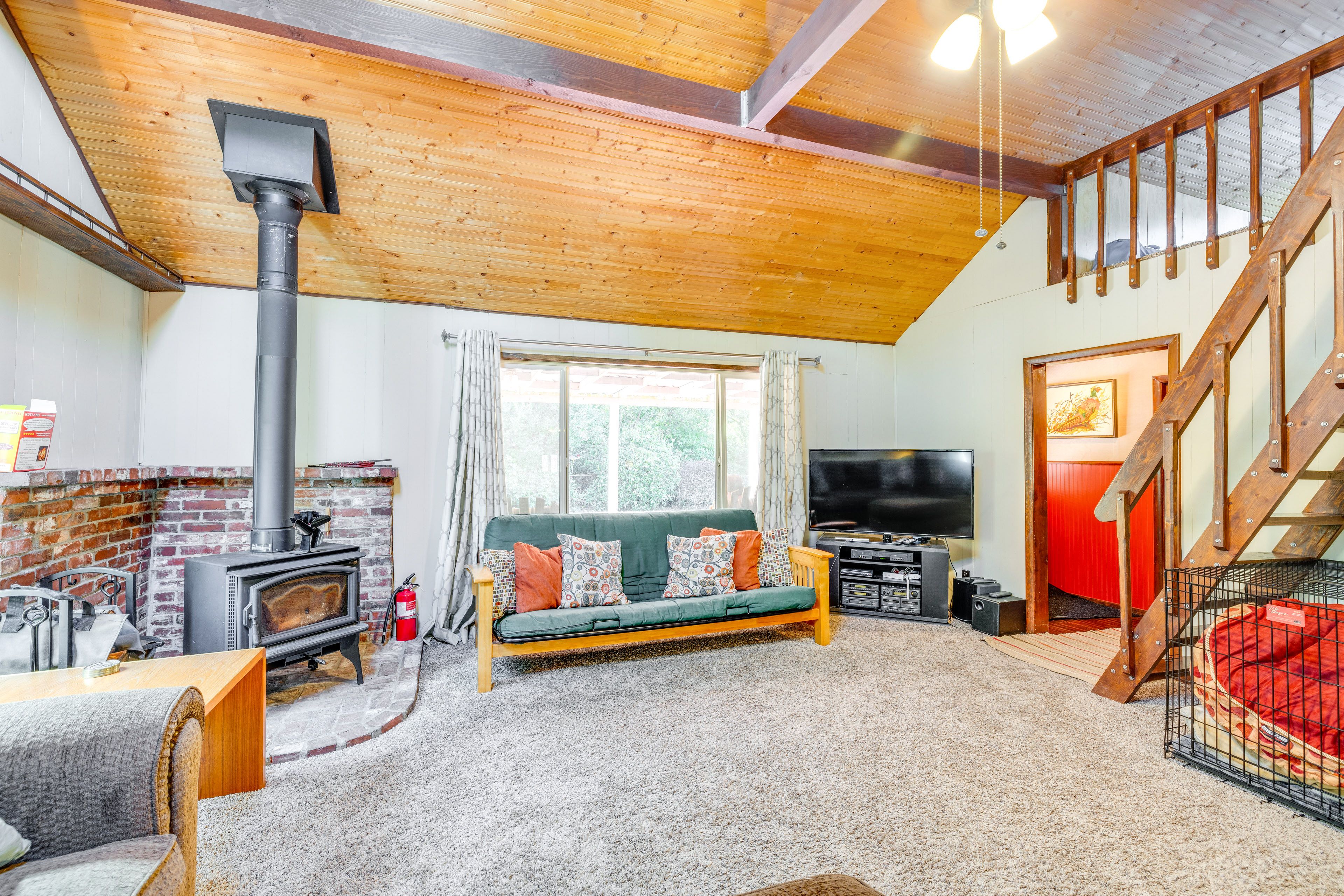 Living Room | Full Futon | 1st Floor | Central Air Conditioning