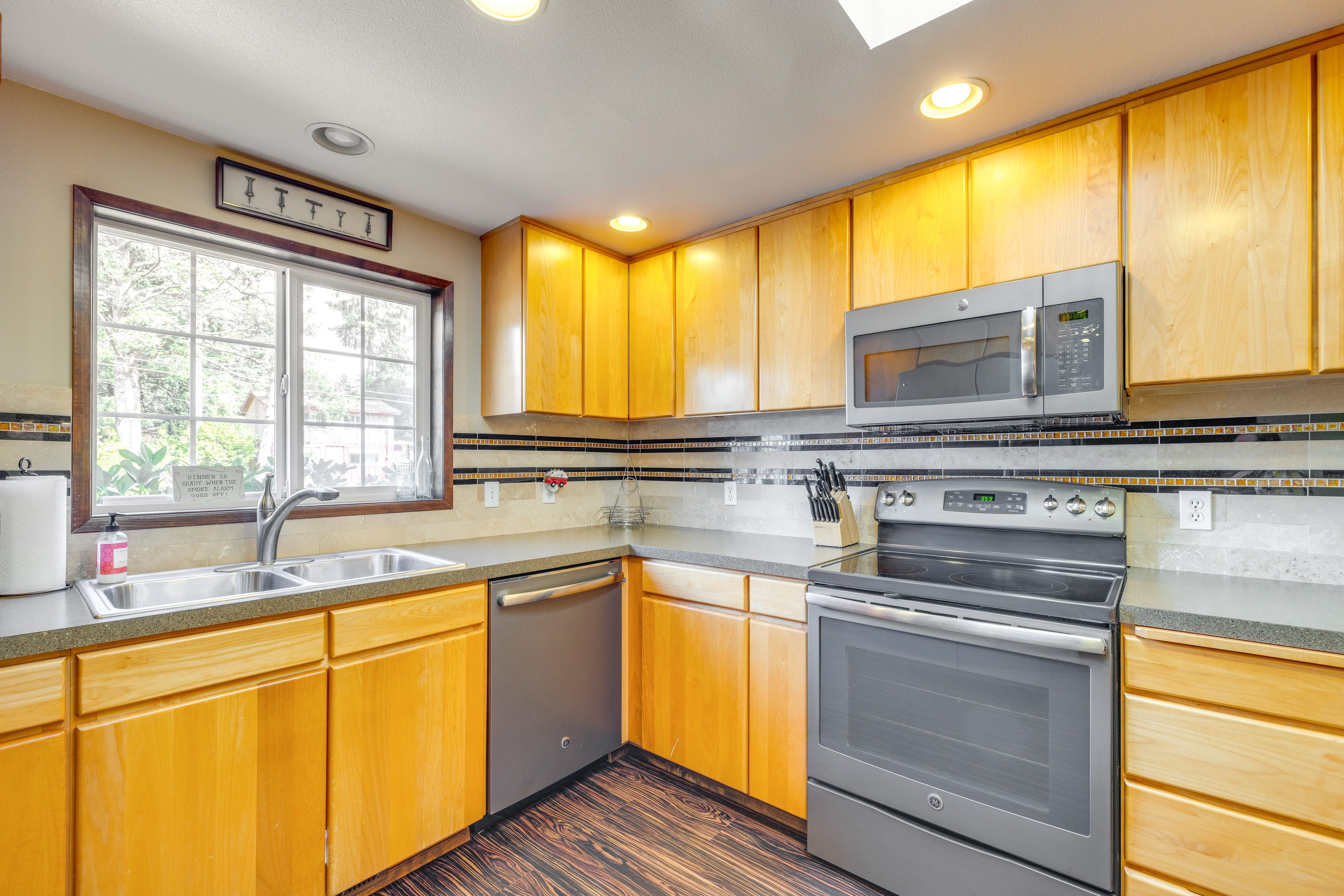 Kitchen | 1,100 Sq Ft | Pet Friendly w/ Fee | Keyless Entry