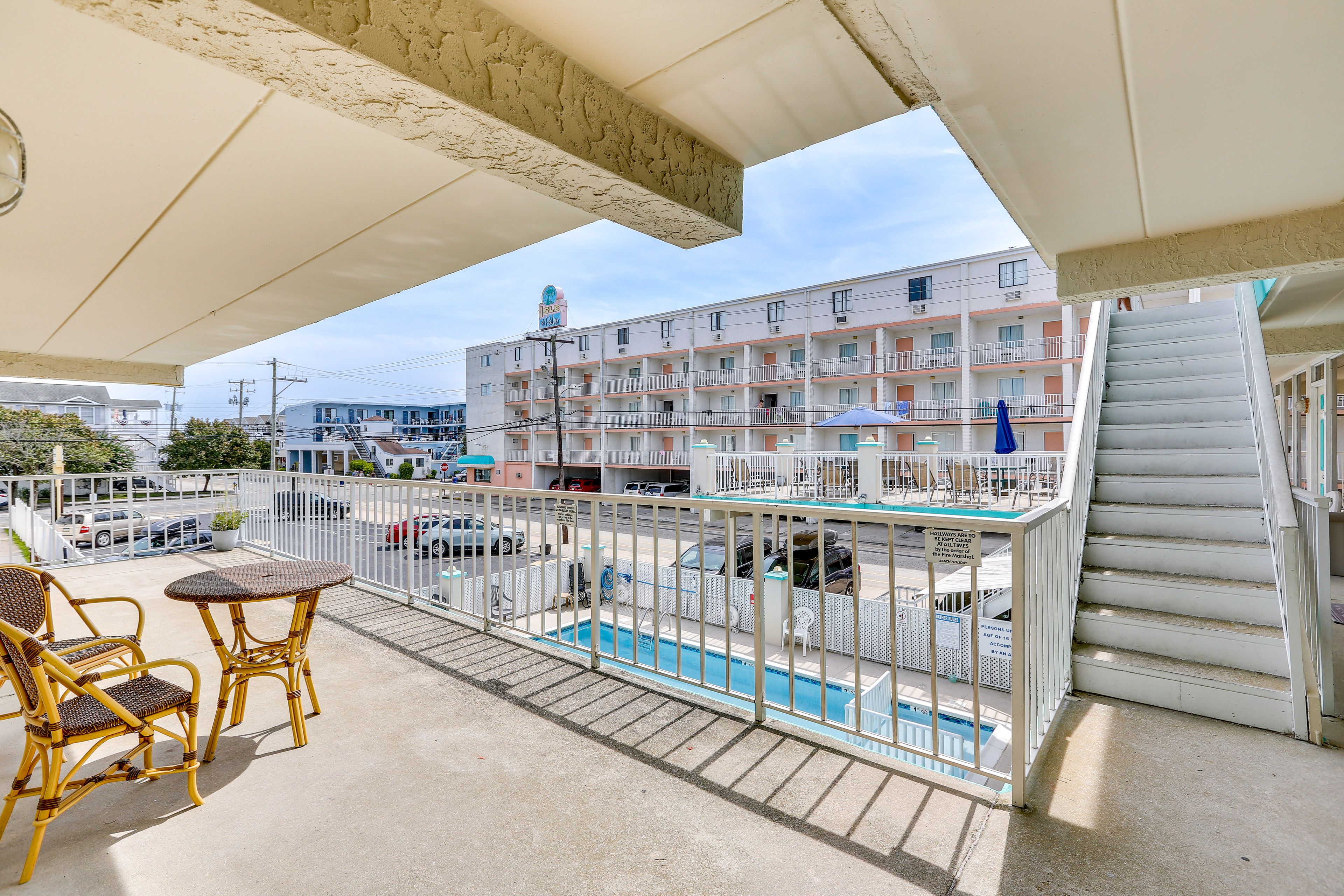 Covered Balcony | Outdoor Dining Area
