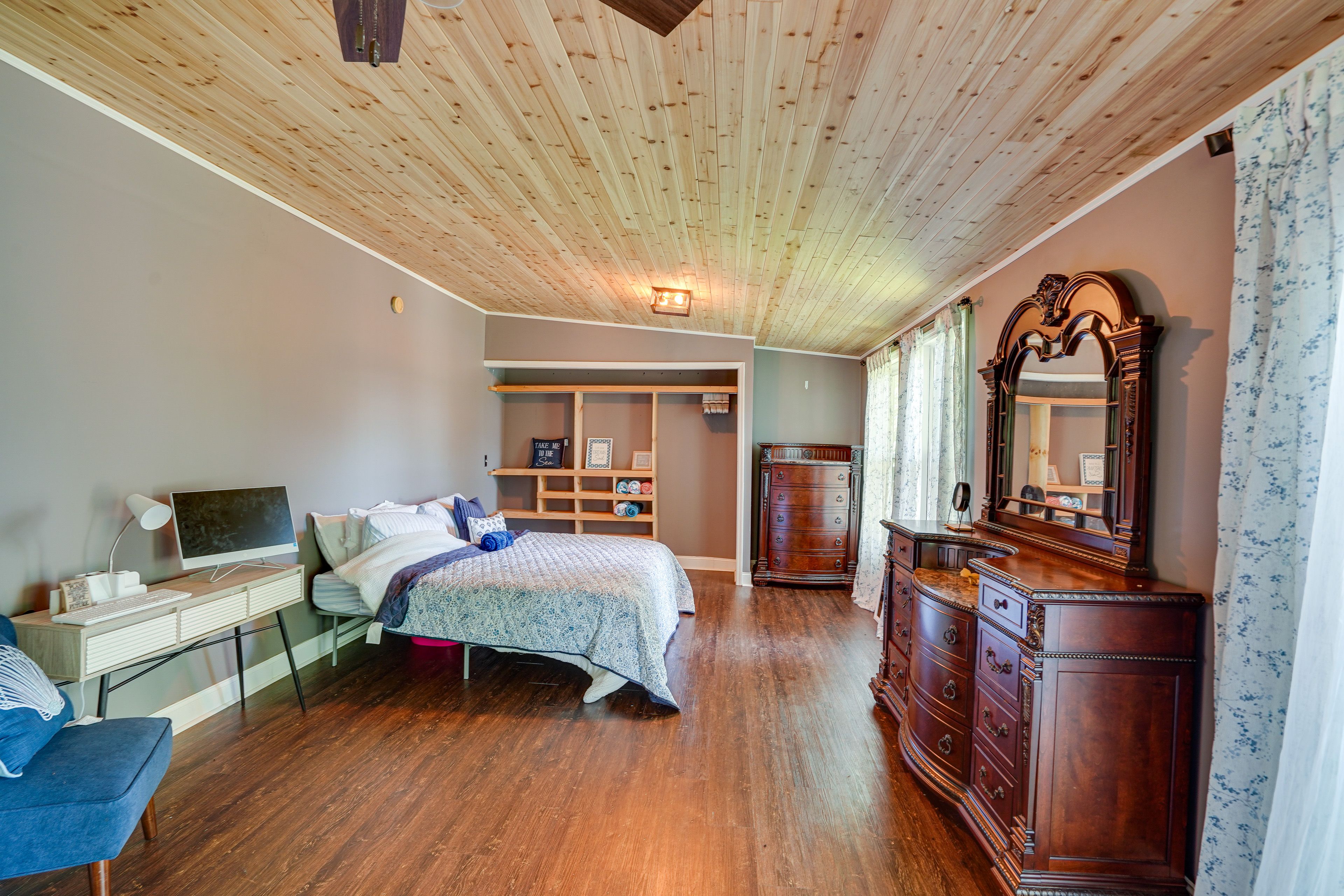 Bedroom 1 | King Bed
