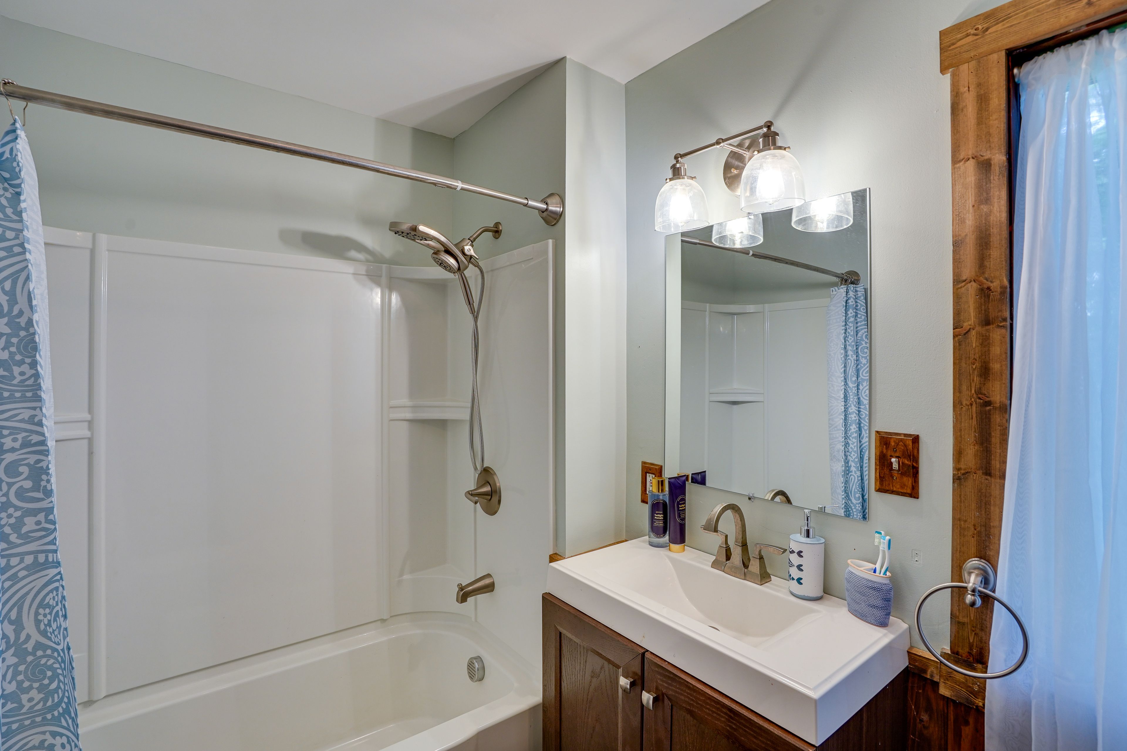 Full Bathroom