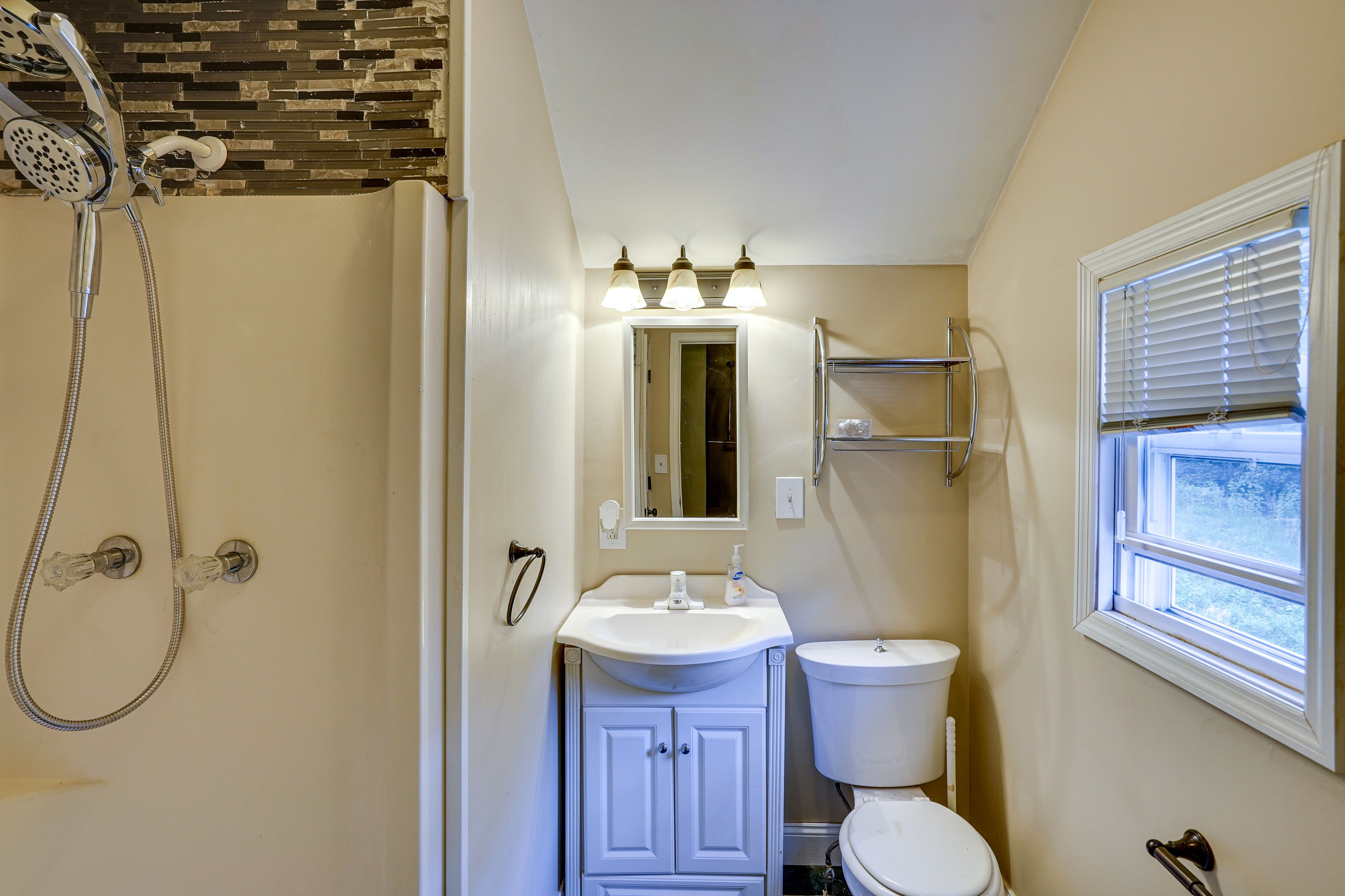 Full Bathroom