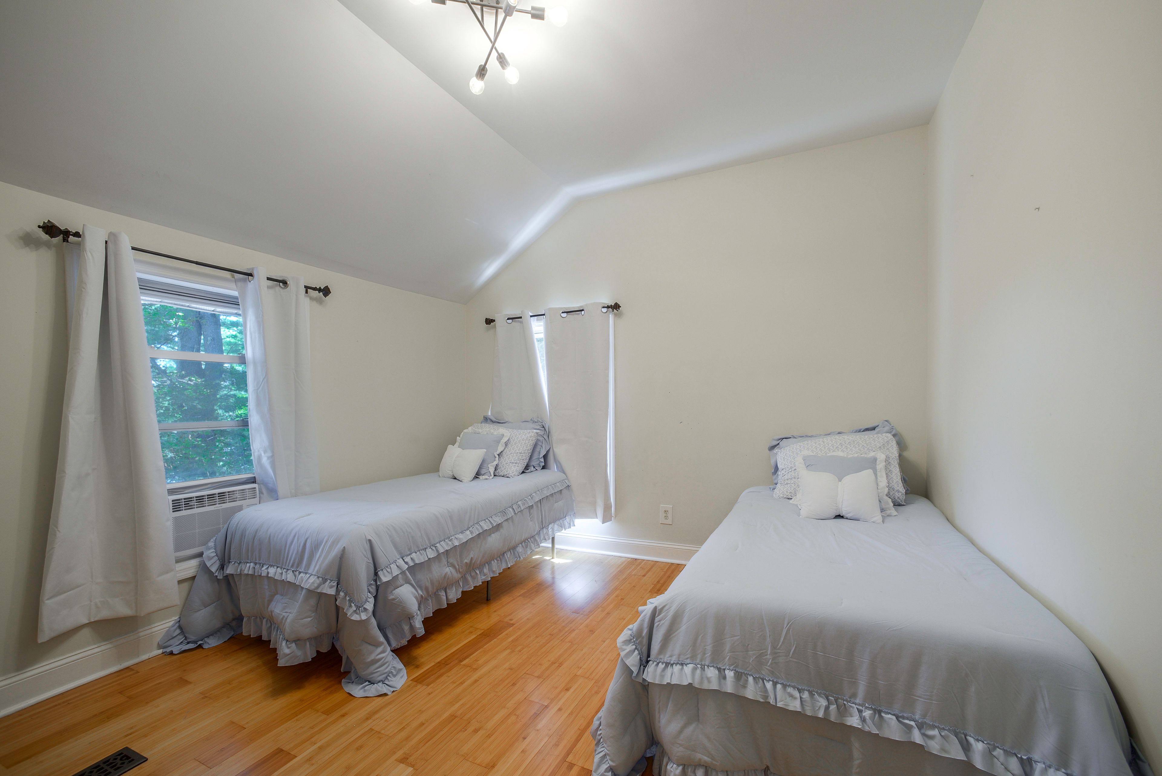 Bedroom 4 | 2 Twin Beds