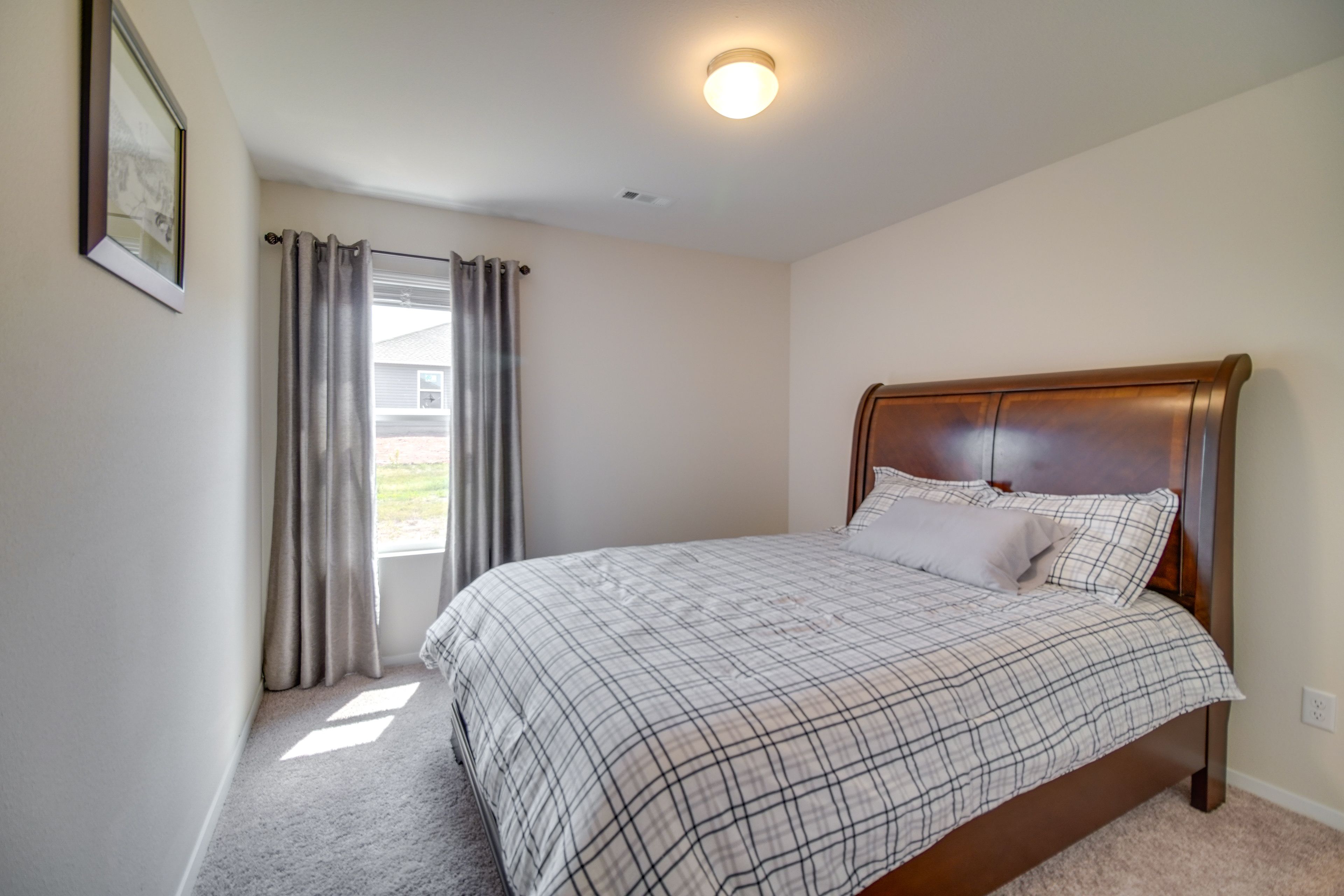 Bedroom 2 | Queen Bed