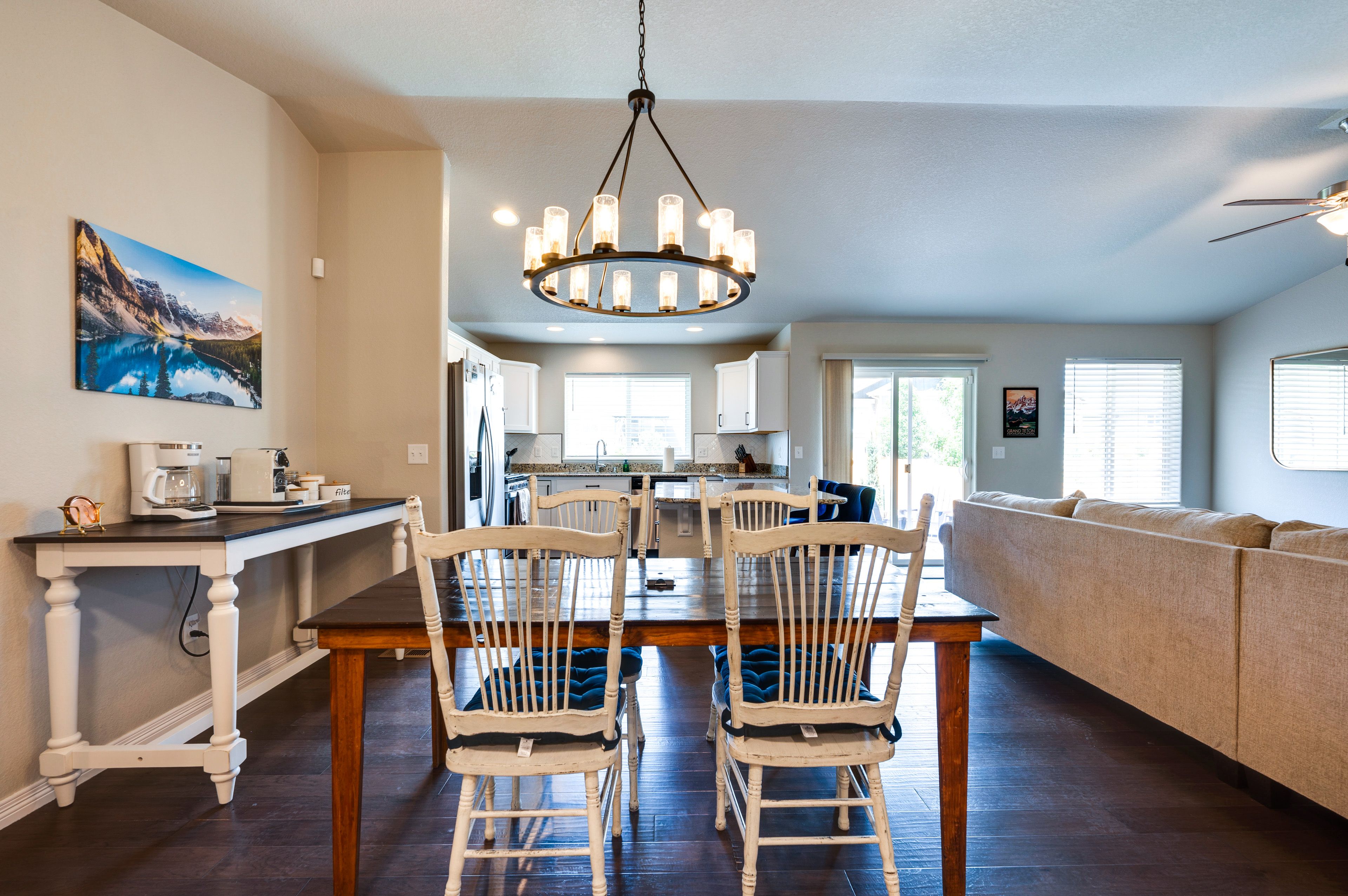 Dining Area | Dishware & Flatware Provided