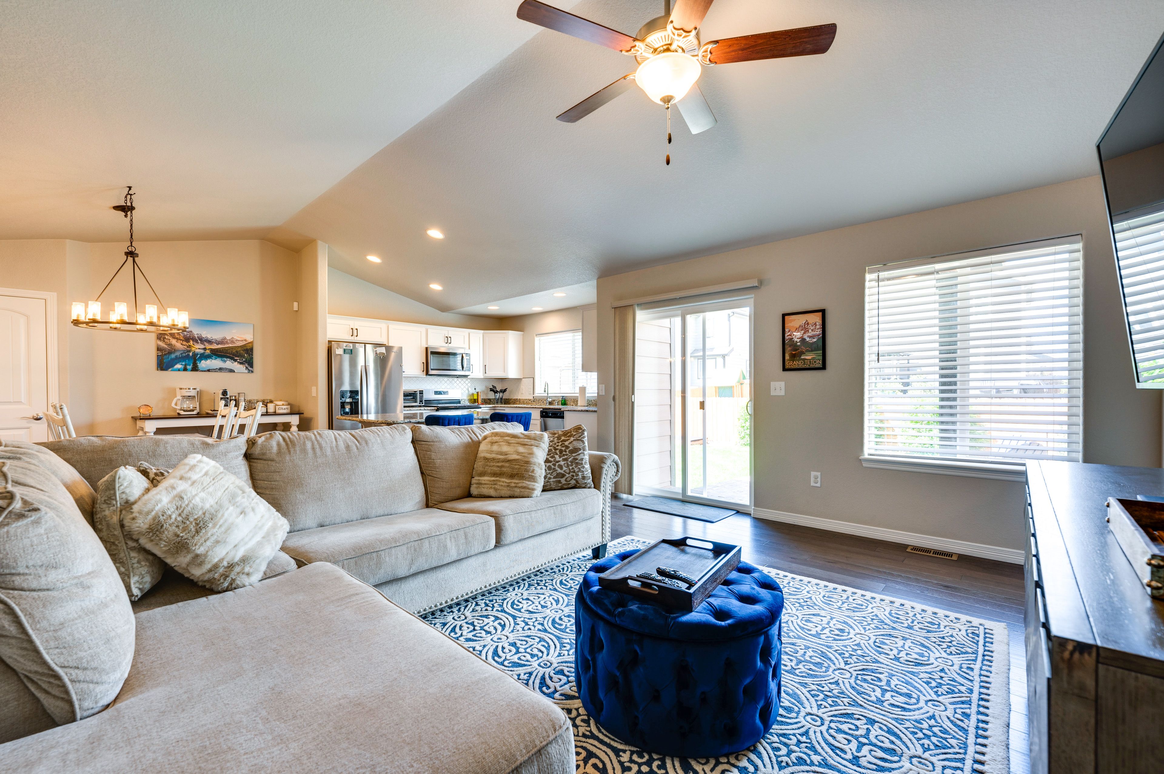 Living Room | Free WiFi | Smart TV | Central A/C