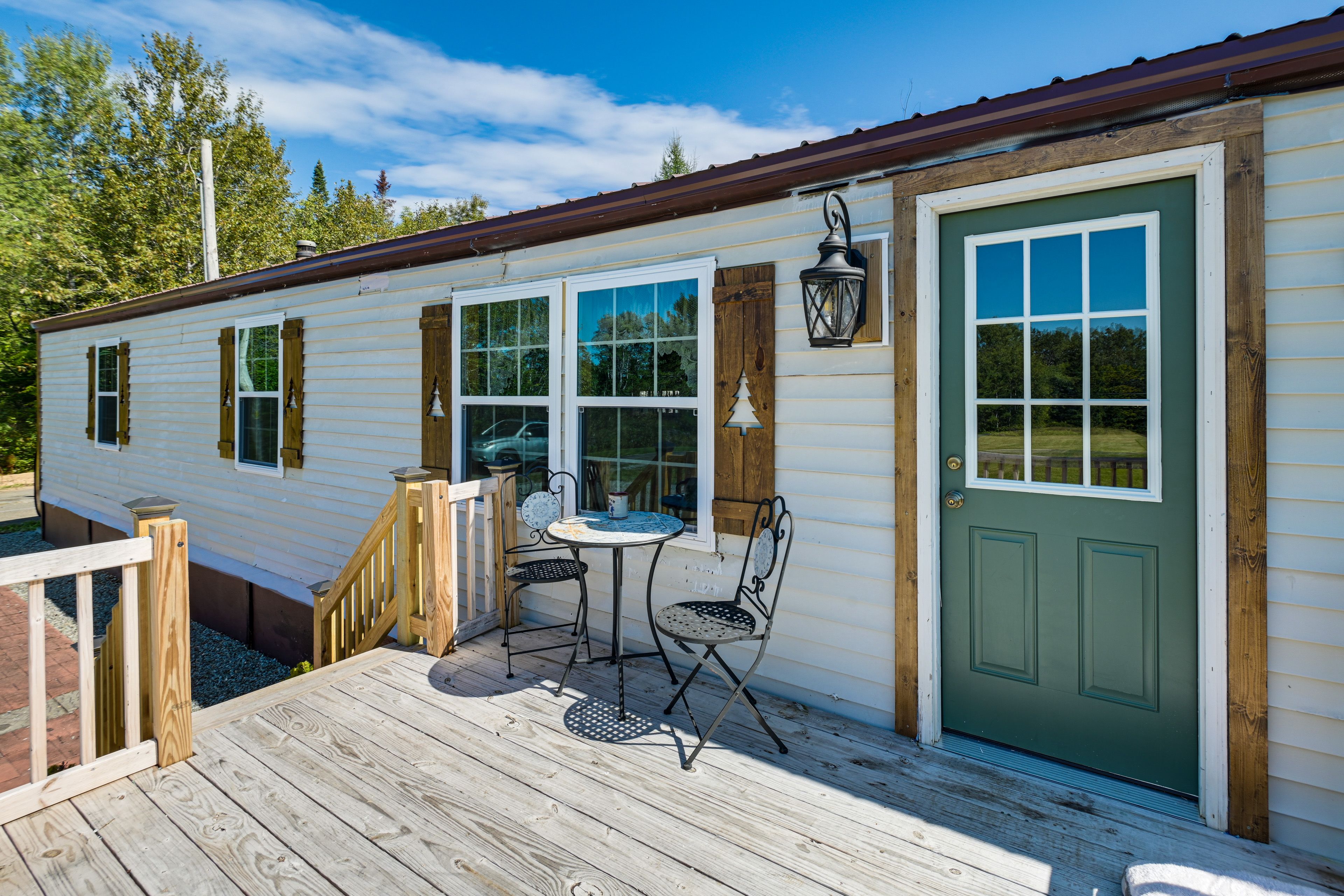 Furnished Porch | Dining Area