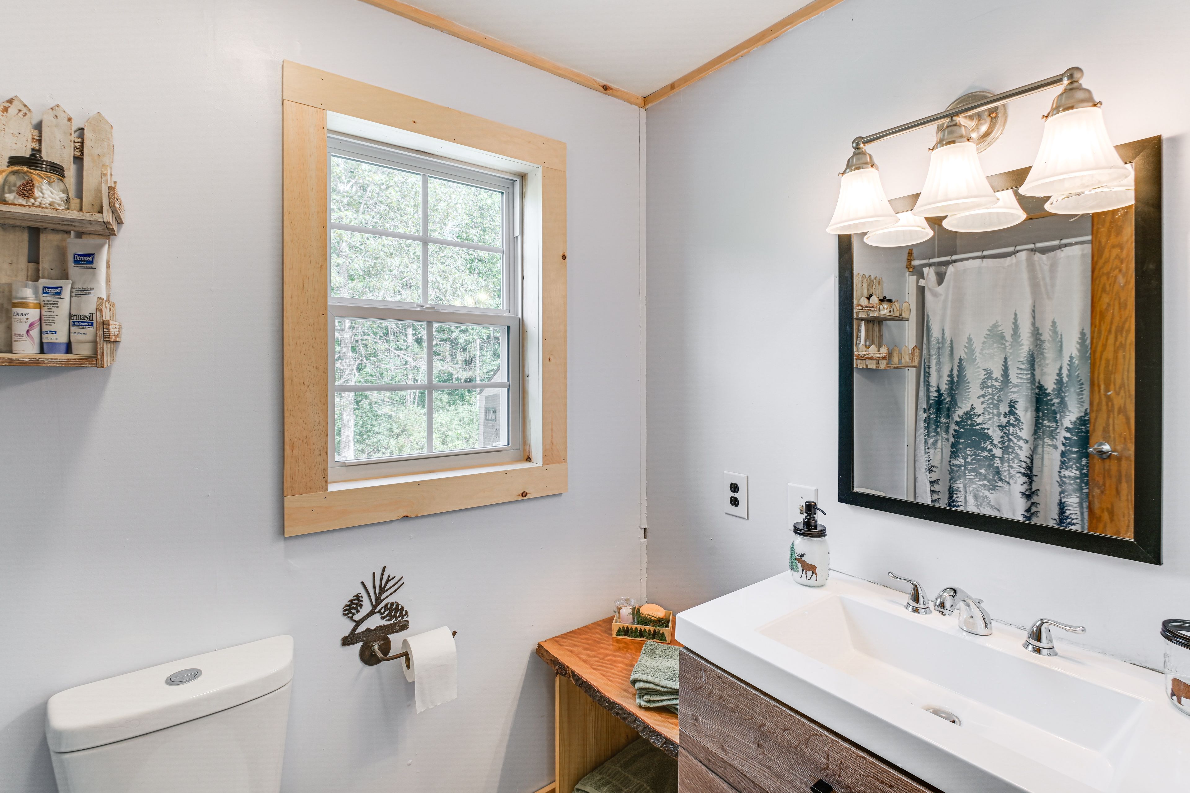 Full Bathroom | Complimentary Toiletries