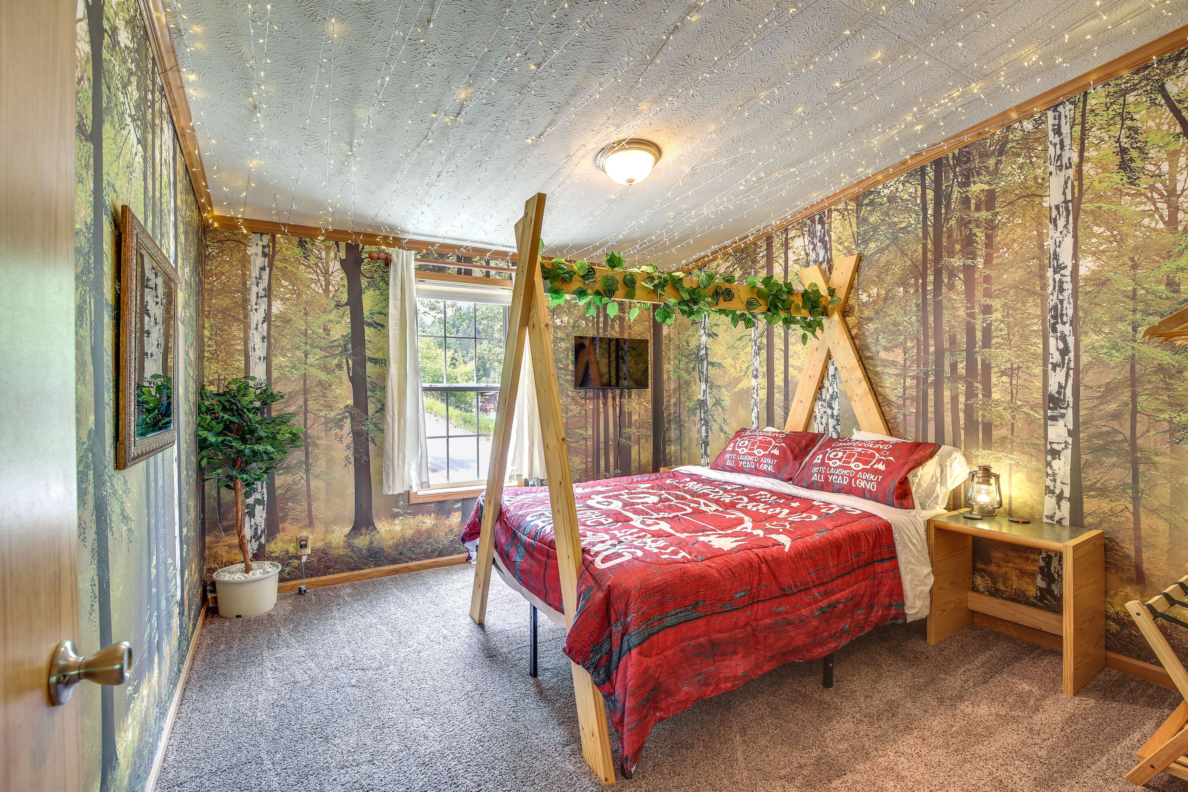 Bedroom 2 | Queen Bed | Smart TV