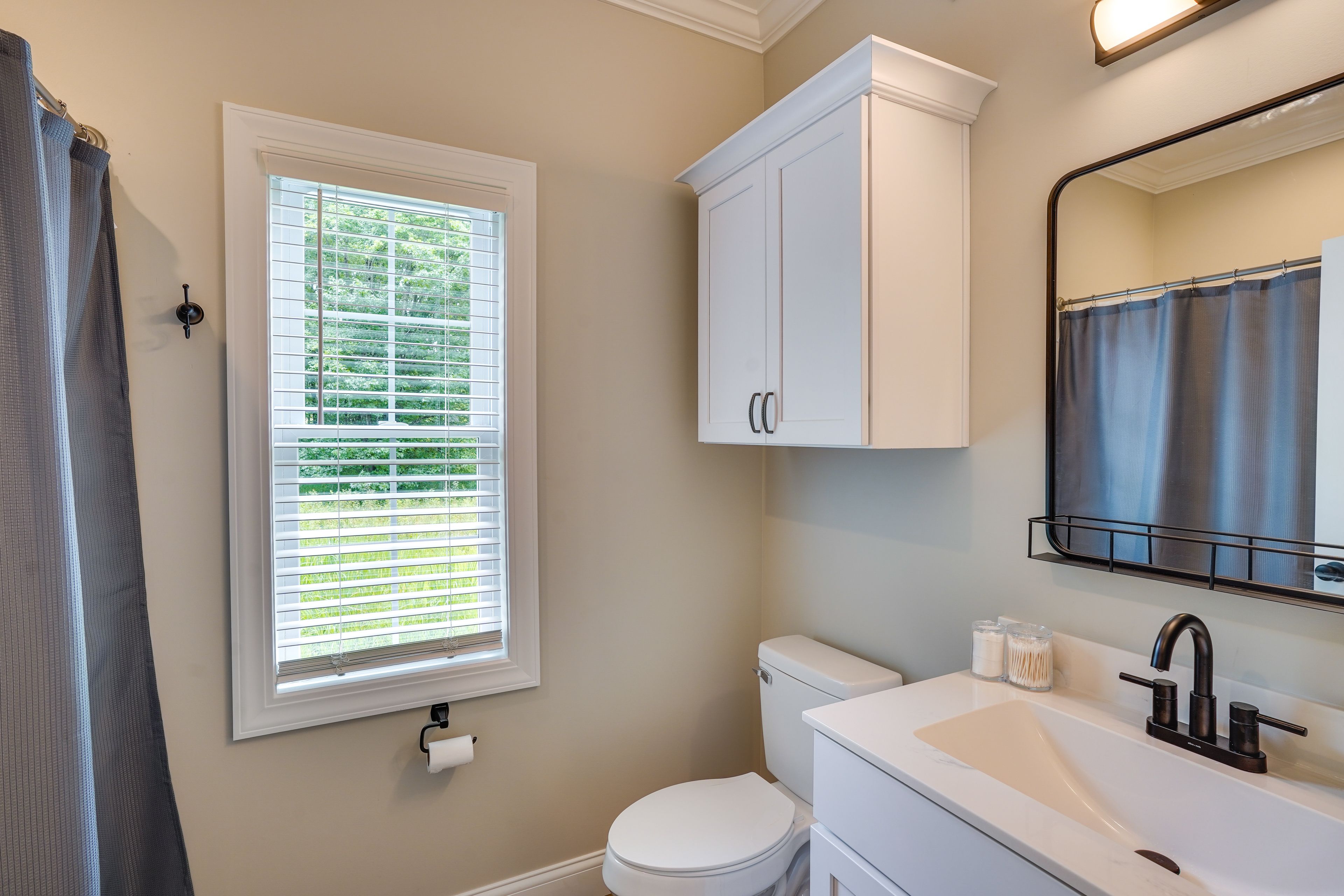 Bathroom | Complimentary Toiletries | Towels Provided