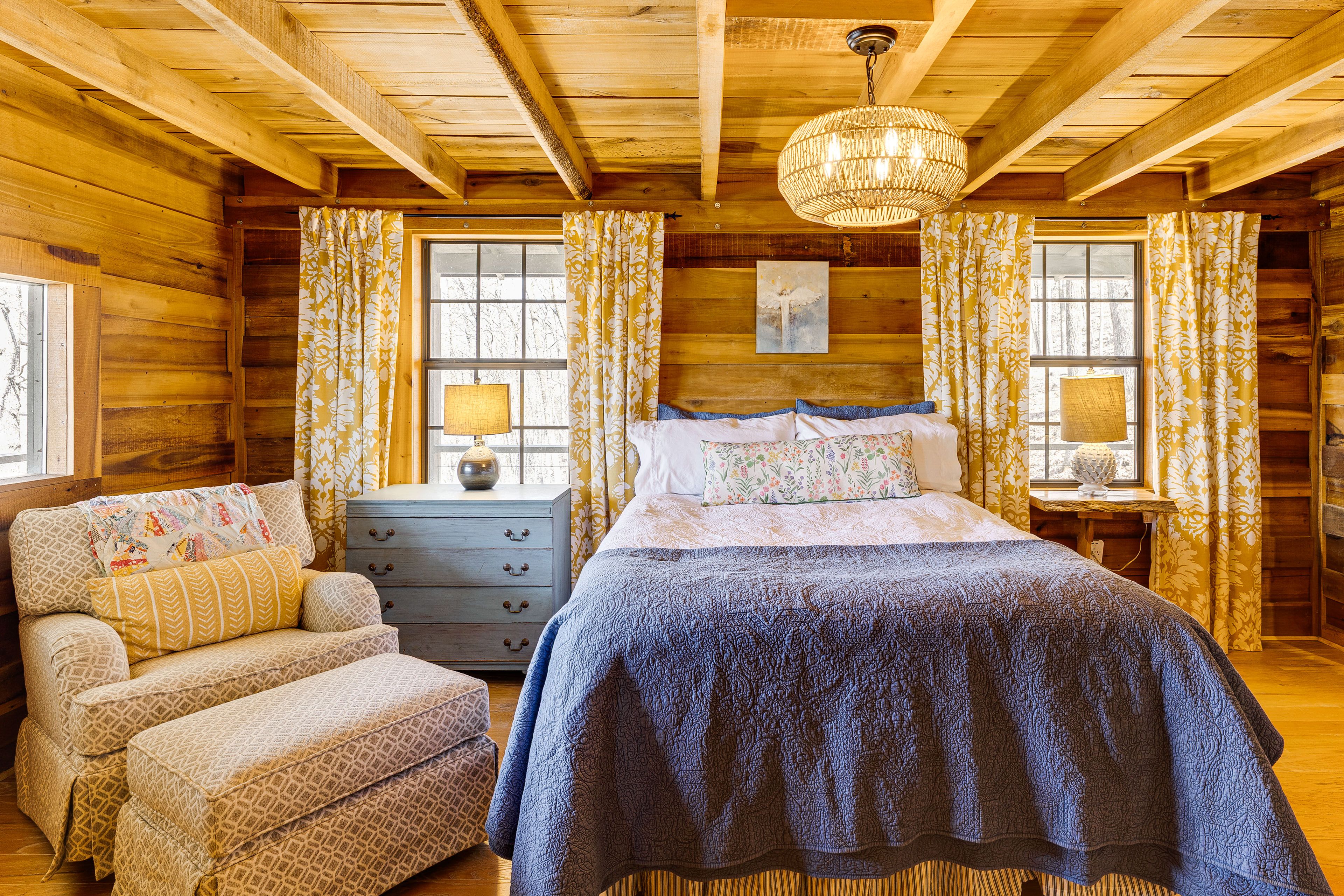 Bedroom 1 | Queen Bed | 1st Floor