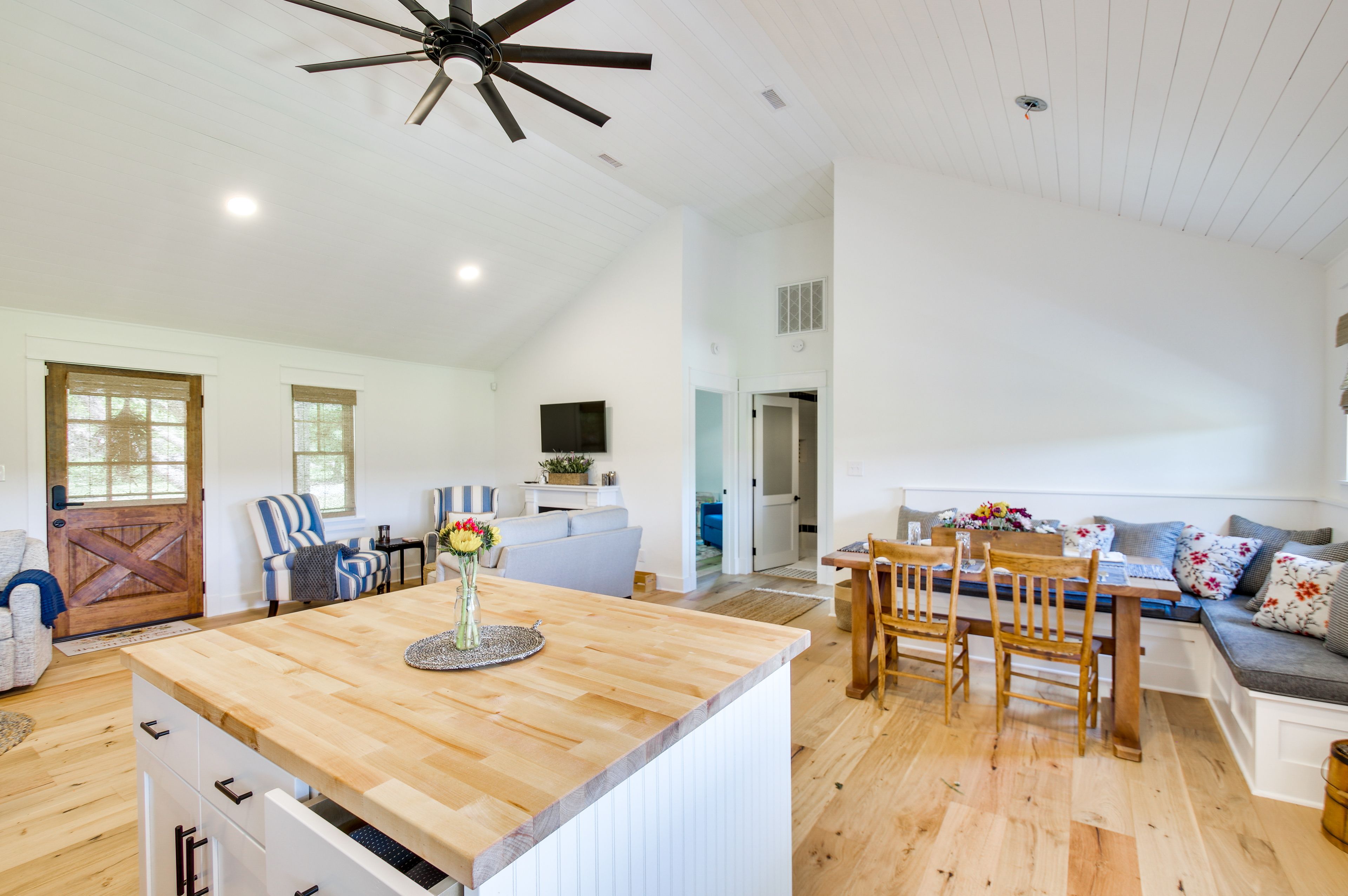 Interior | Dining | Living