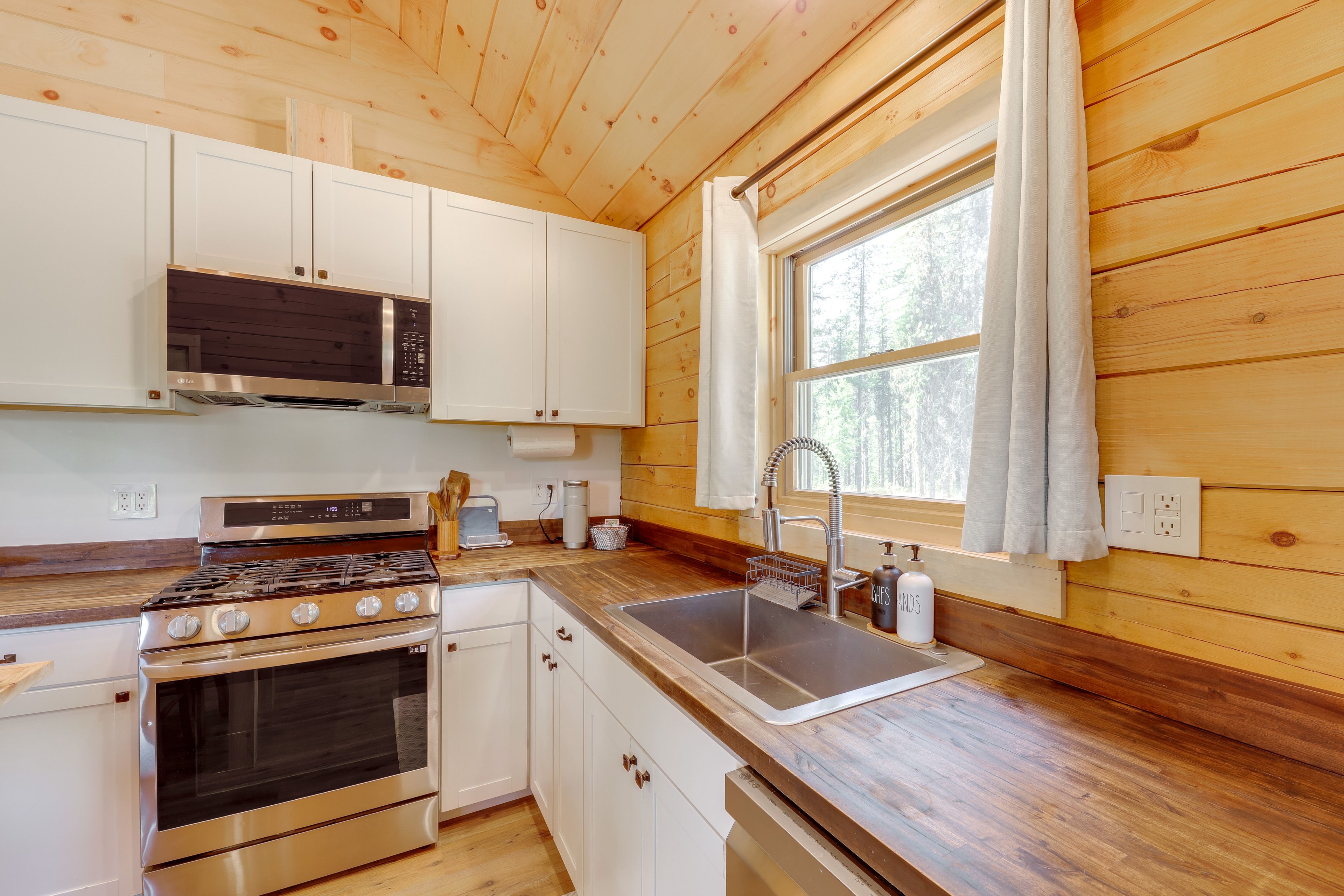 Kitchen | 1st Floor