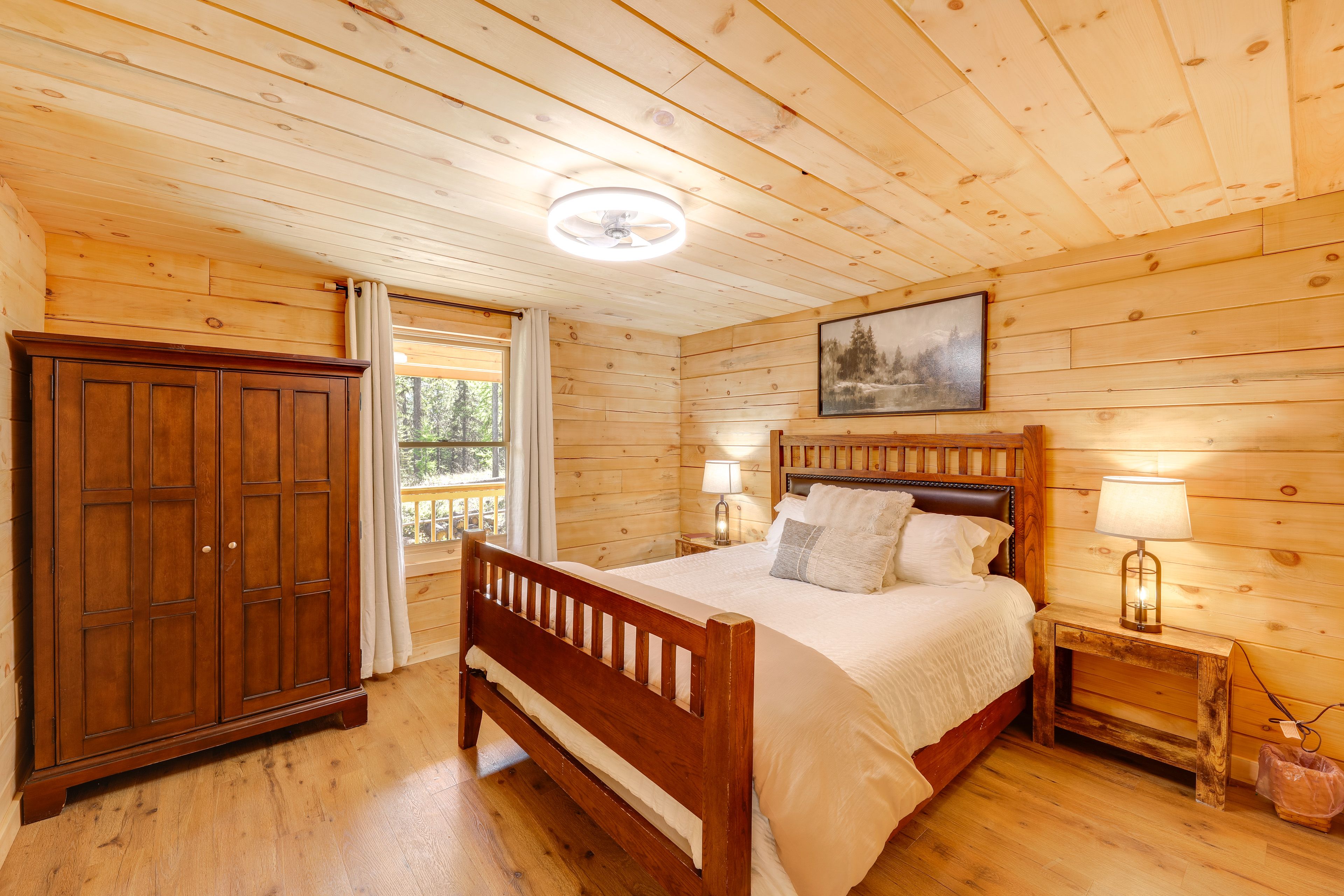 Bedroom 1 | Queen Bed | 1st Floor
