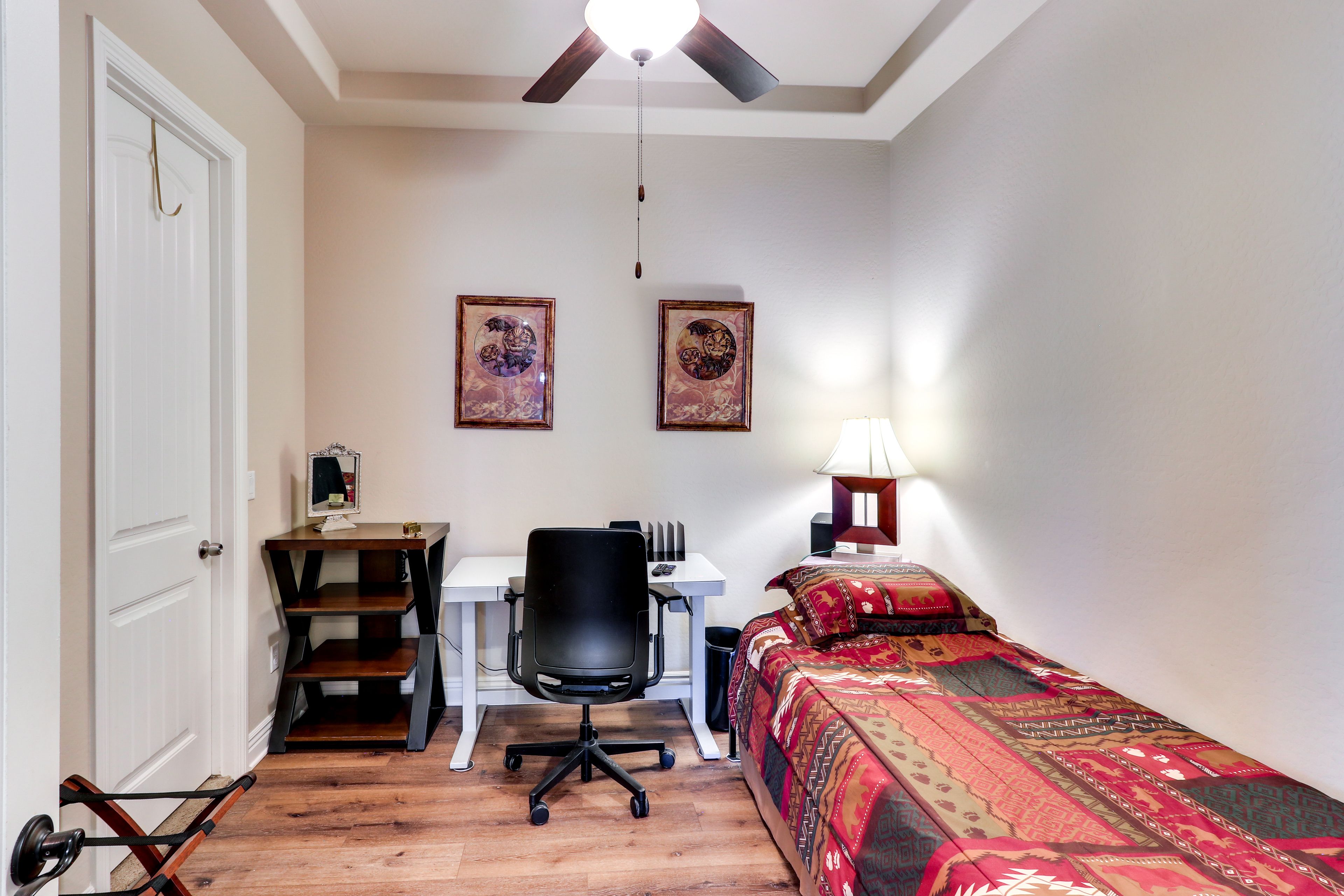 Office | Twin Bed w/ Twin Trundle