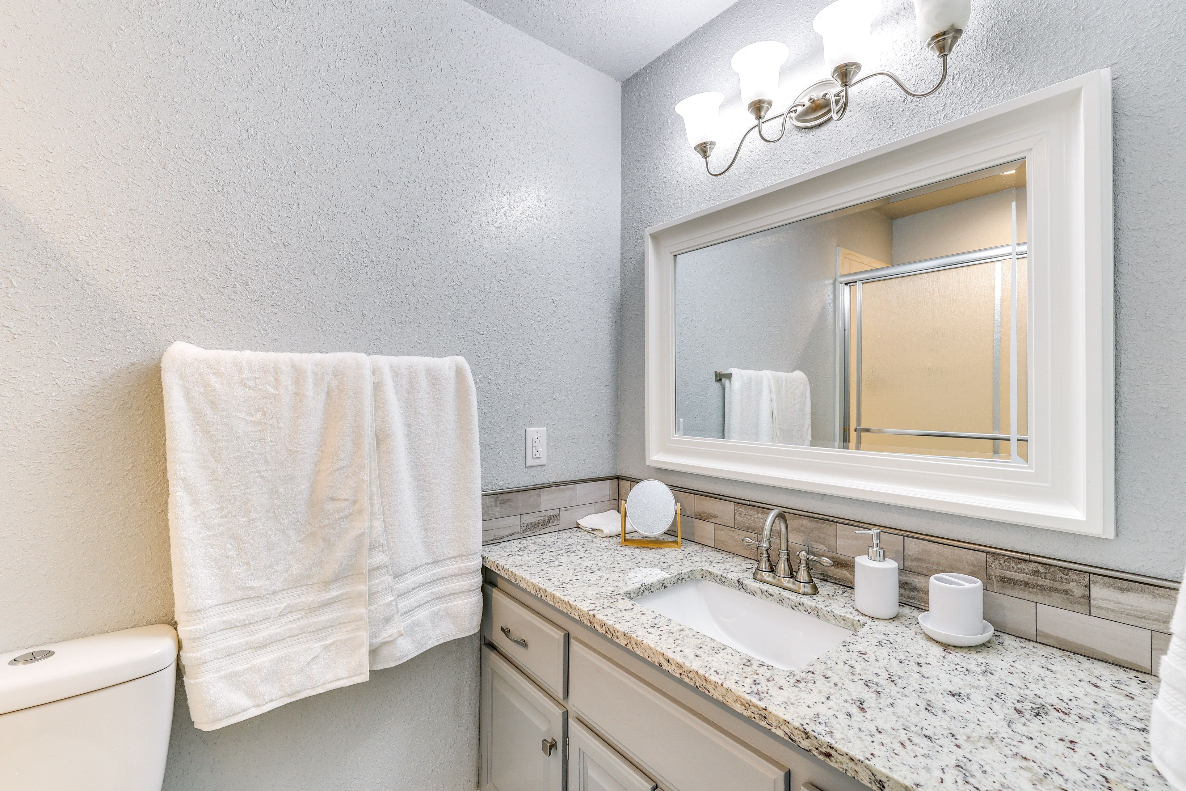 En-Suite Bathroom | Towels Provided | Complimentary Toiletries