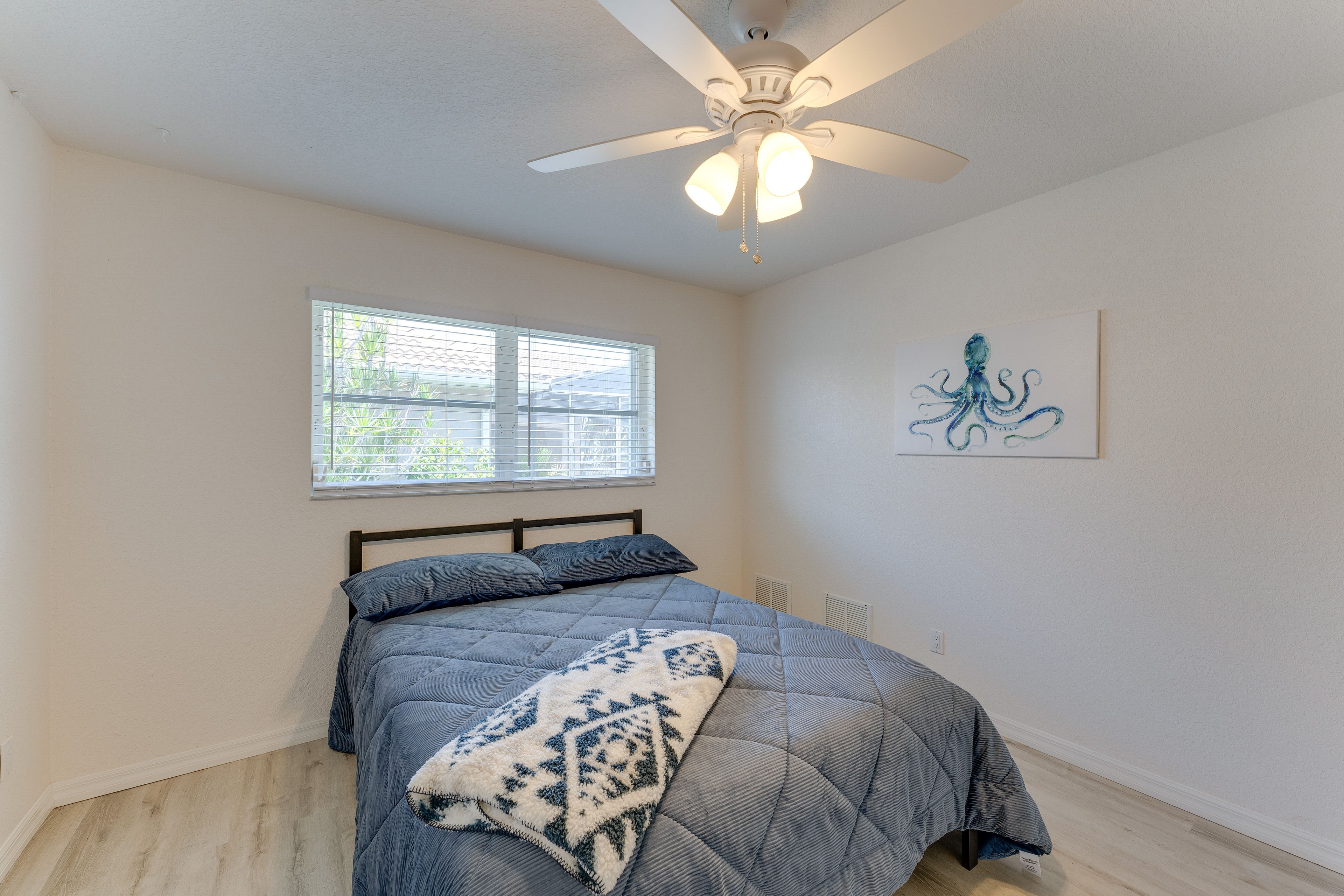 Bedroom 2 | Queen Bed | Smart TV