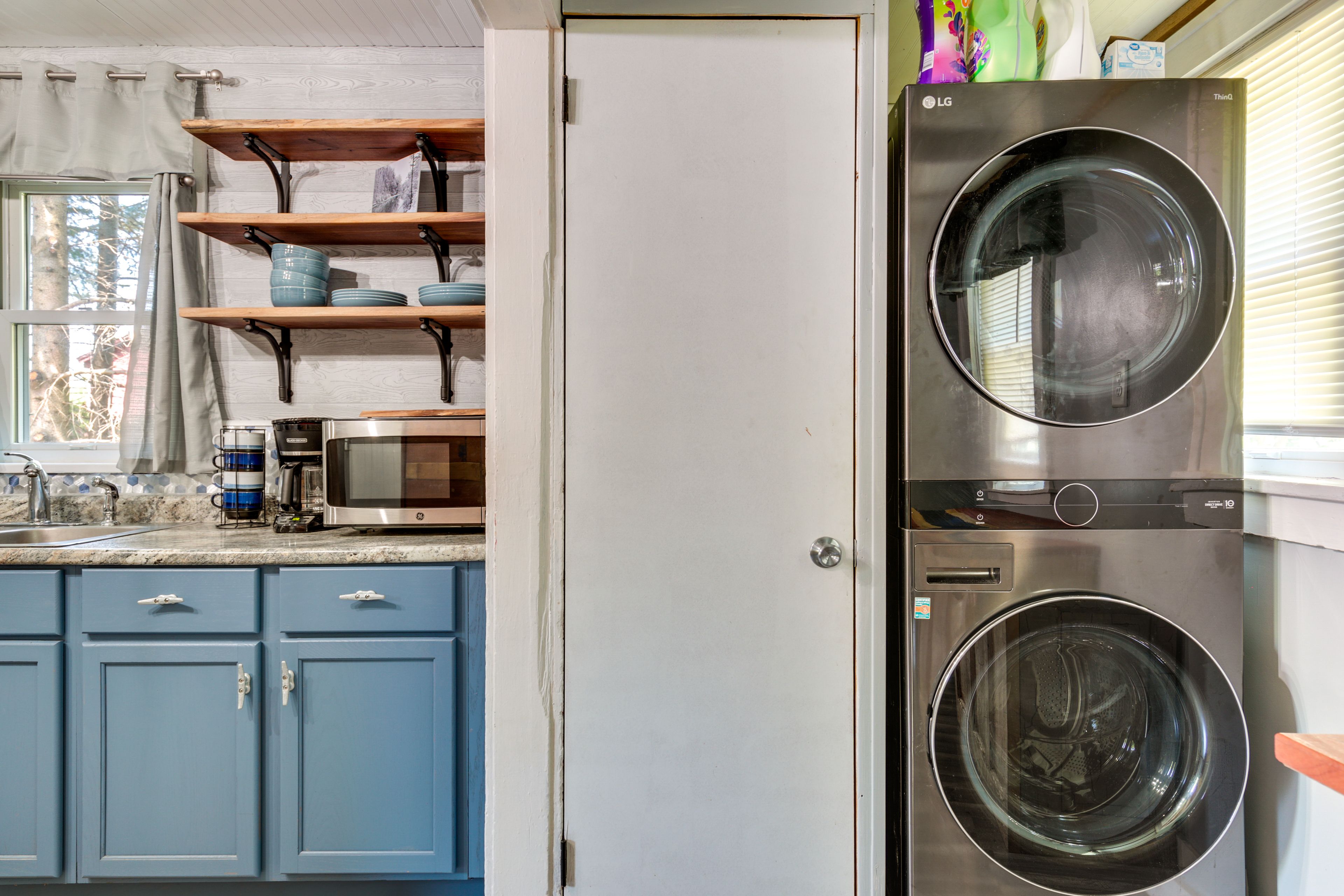 Laundry Area | Washer/Dryer | Hangers | Trash Bags/Paper Towels