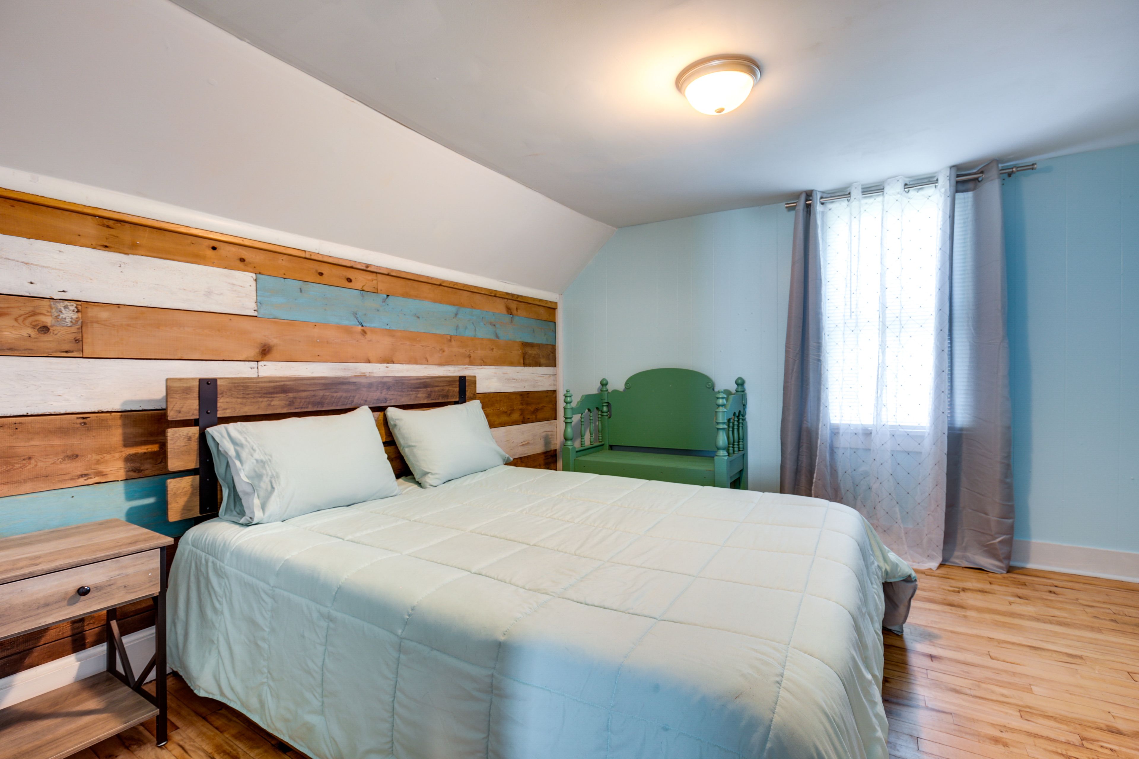 Bedroom 2 | 2nd Floor | Queen Bed