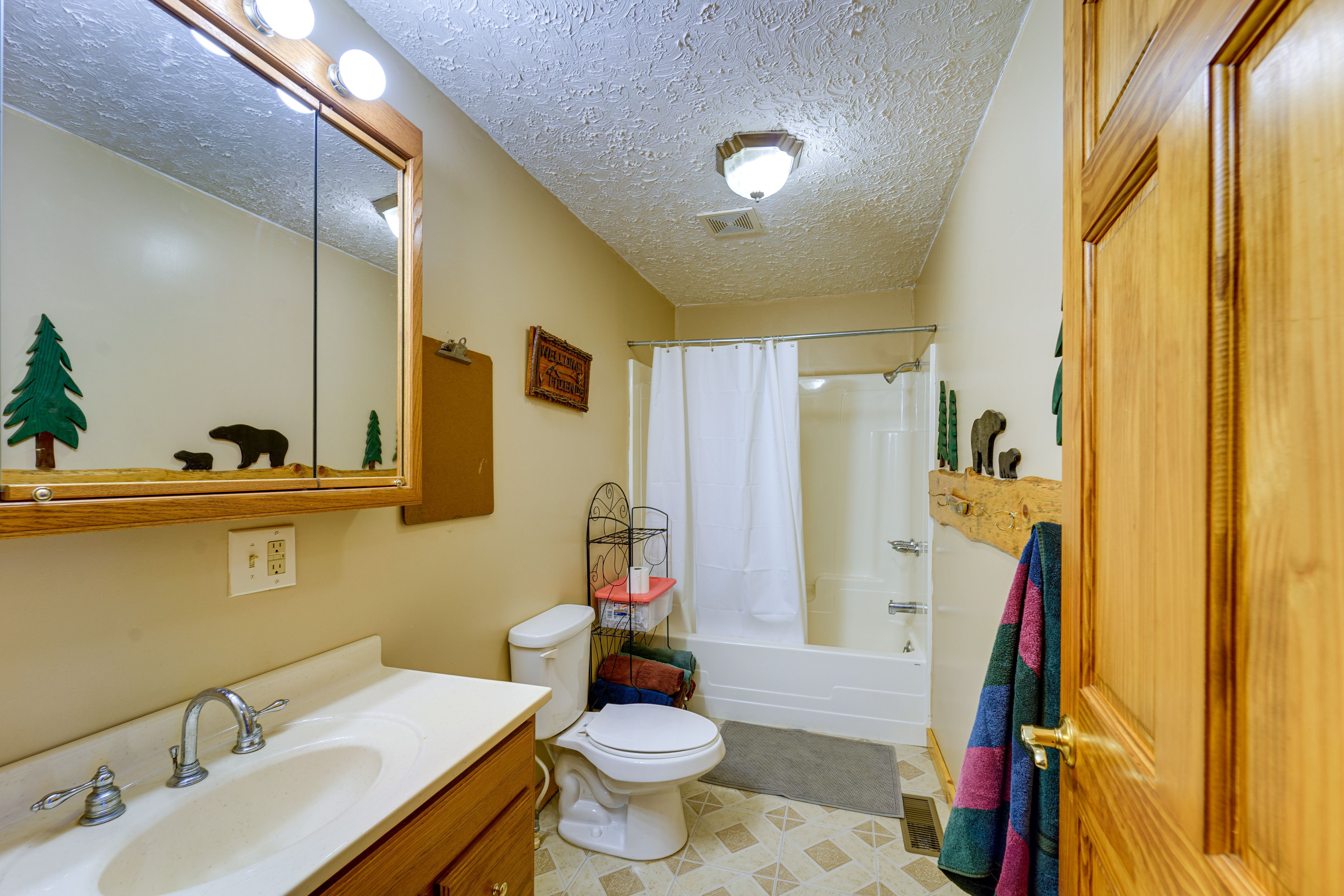 Full Bathroom | 1st Floor