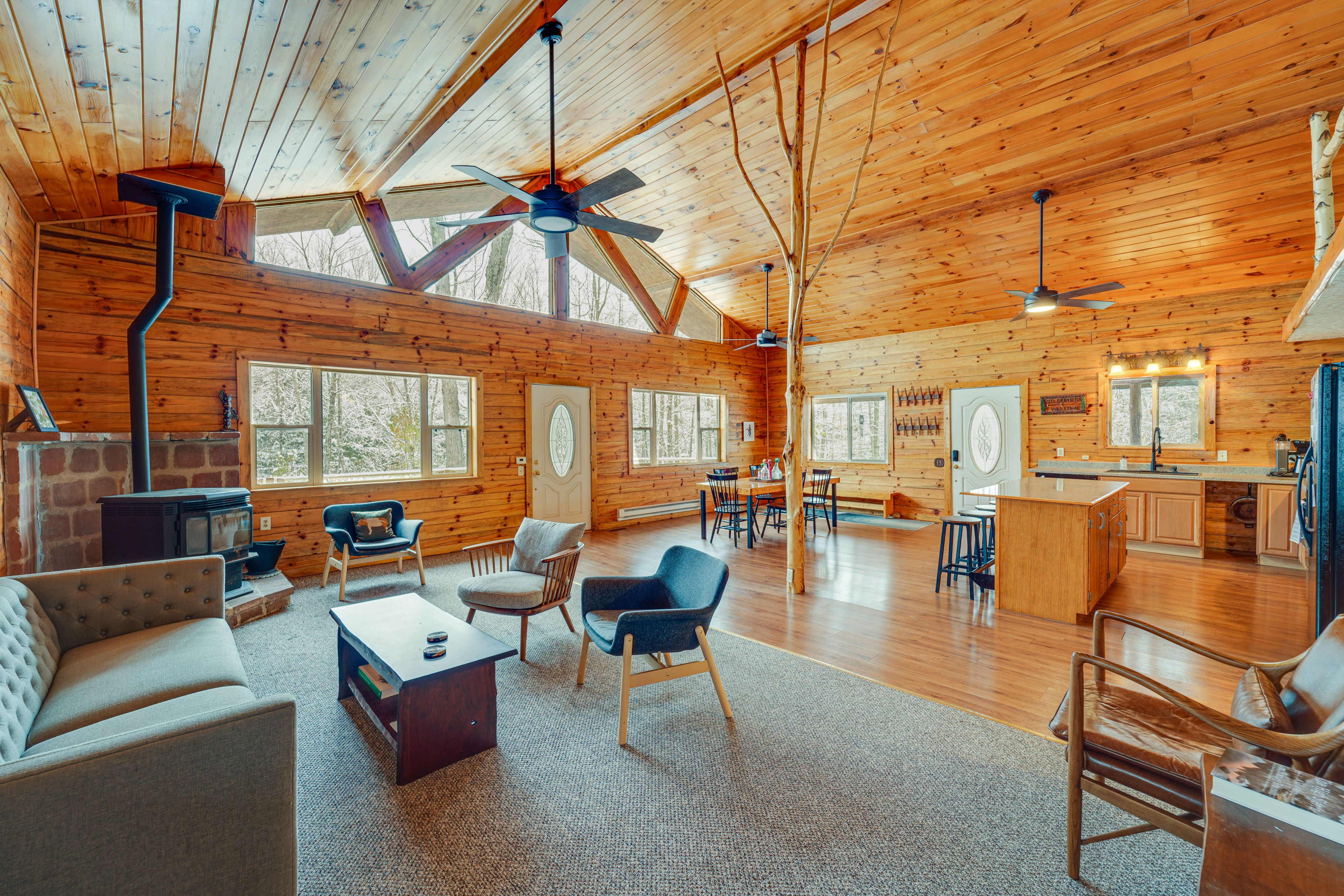 Fine Vacation Rental | 3BR | 2BA | 1,472 Sq Ft | 4 Steps Required