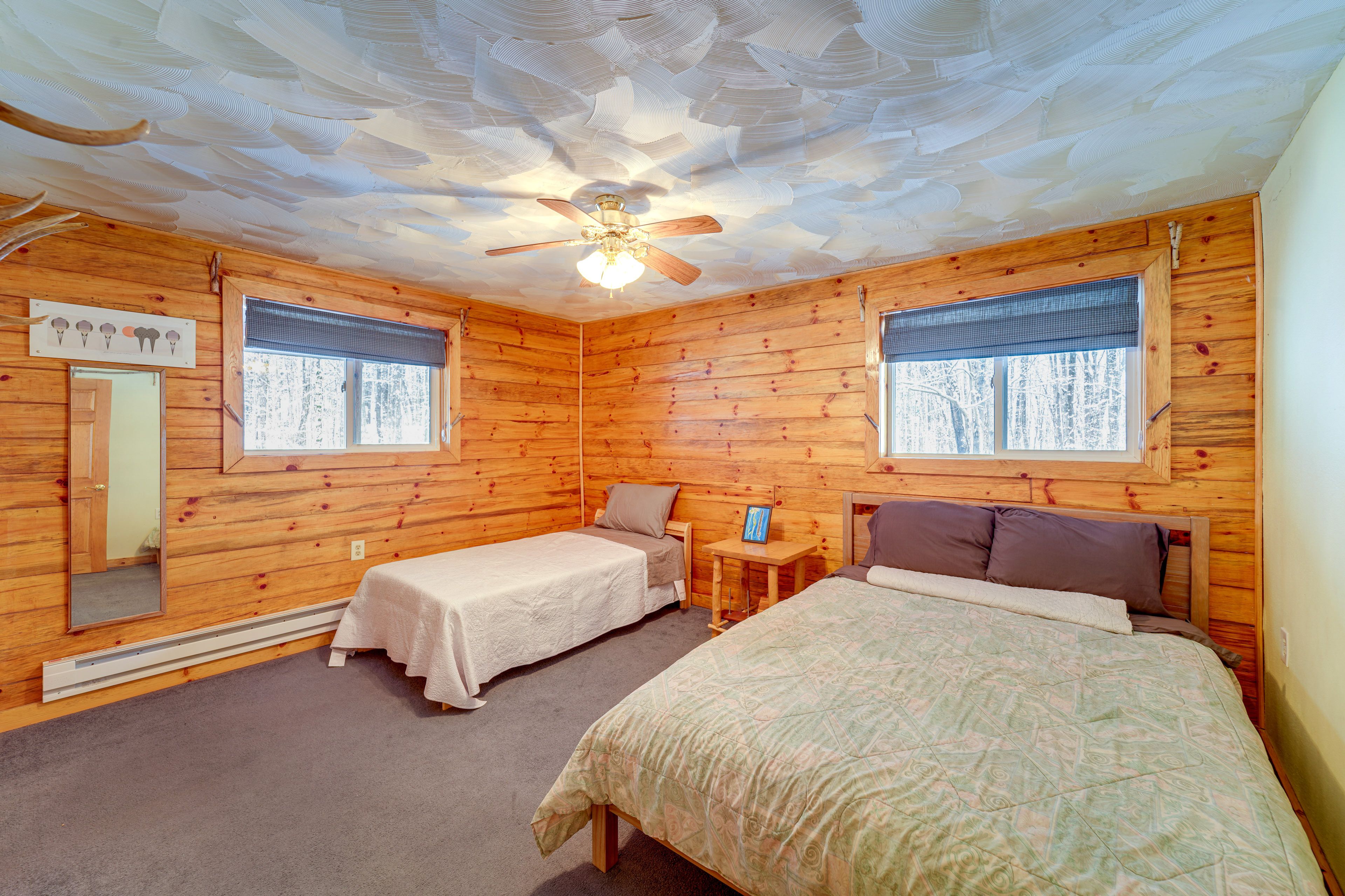 Bedroom 2 | 1st Floor | Queen Bed | Twin Bed
