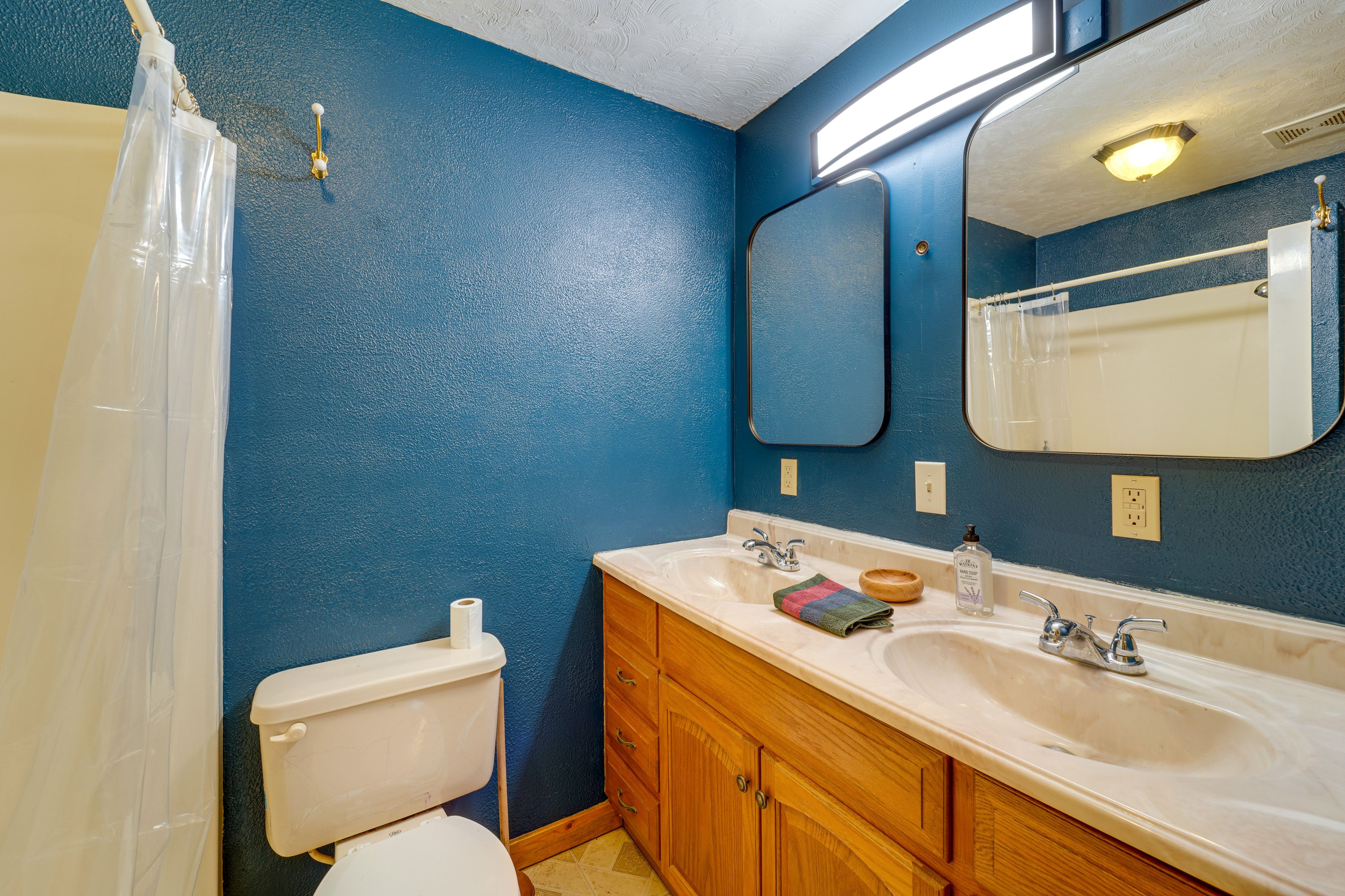 En-Suite Bathroom | Towels Provided