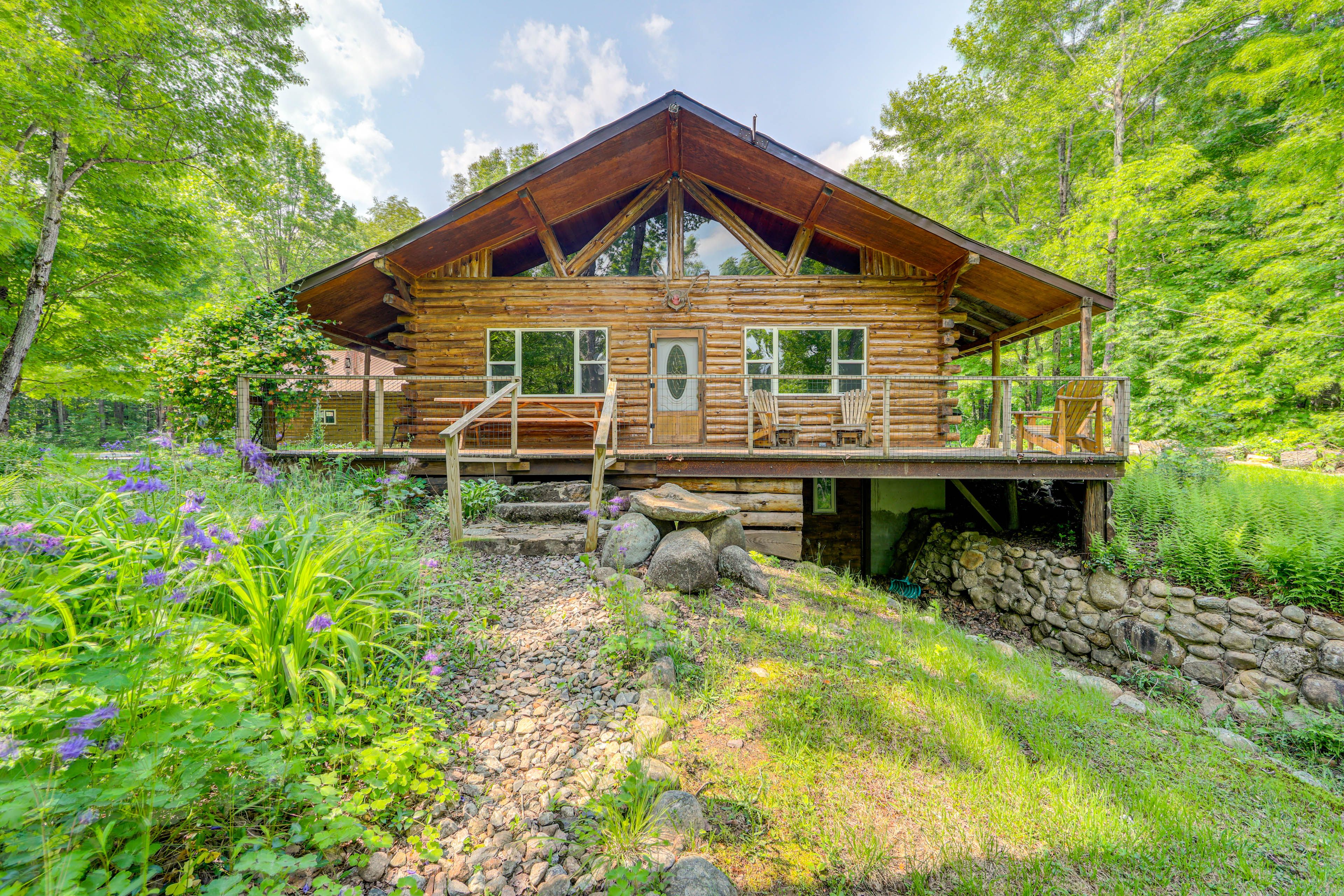 Fine Vacation Rental | 3BR | 2BA | 1,472 Sq Ft | 4 Steps Required