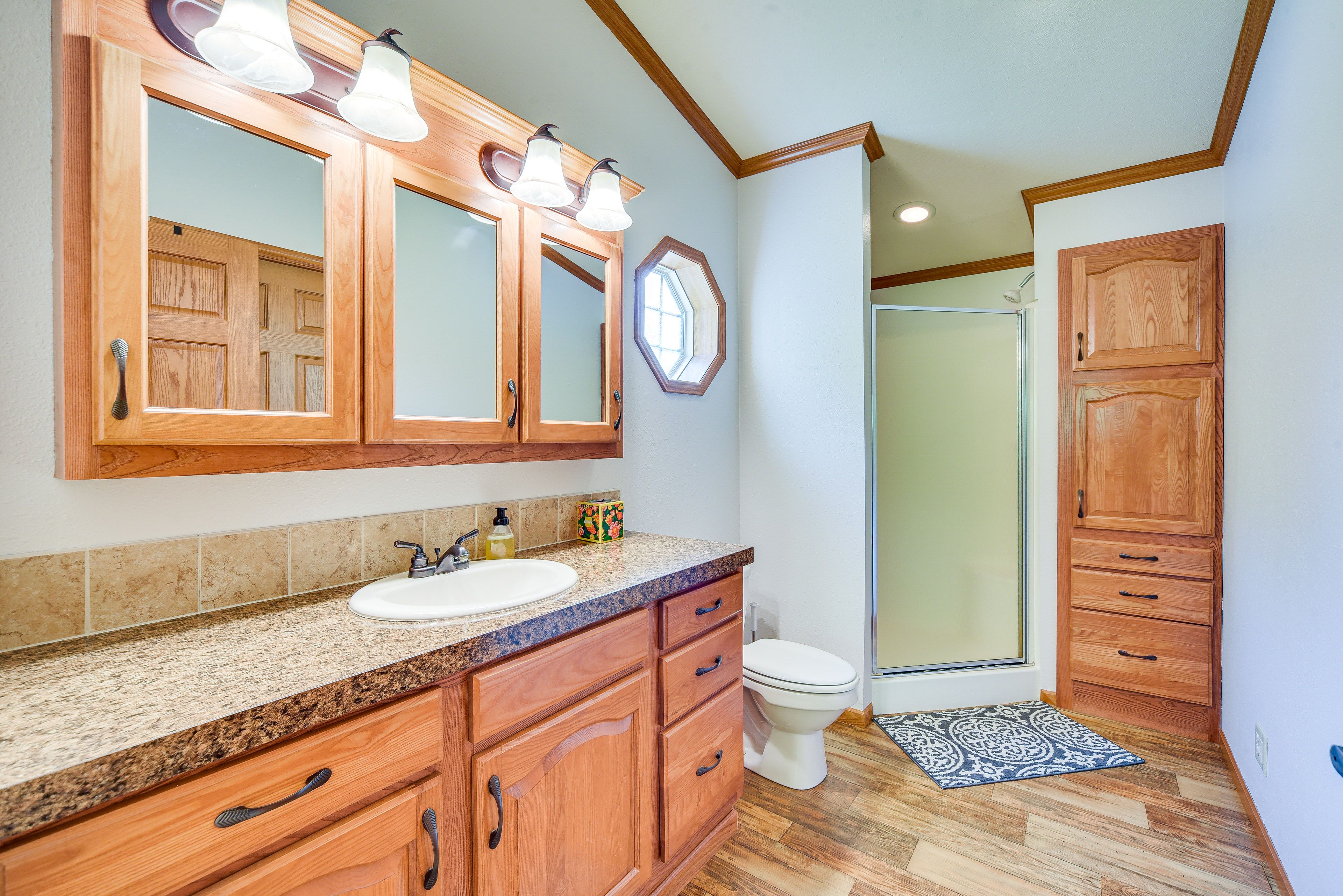 Full Bathroom