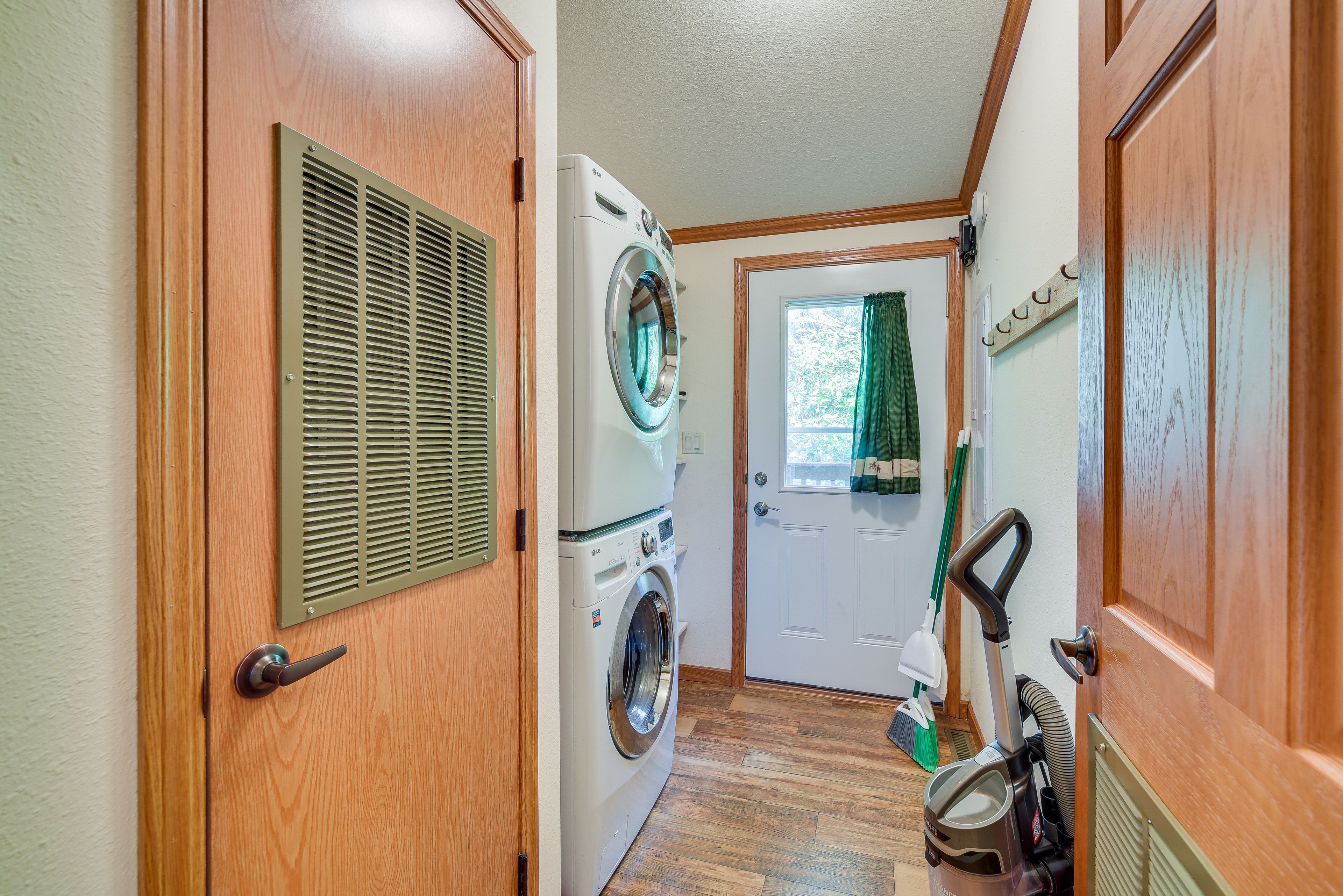 Laundry Area | Detergent Provided