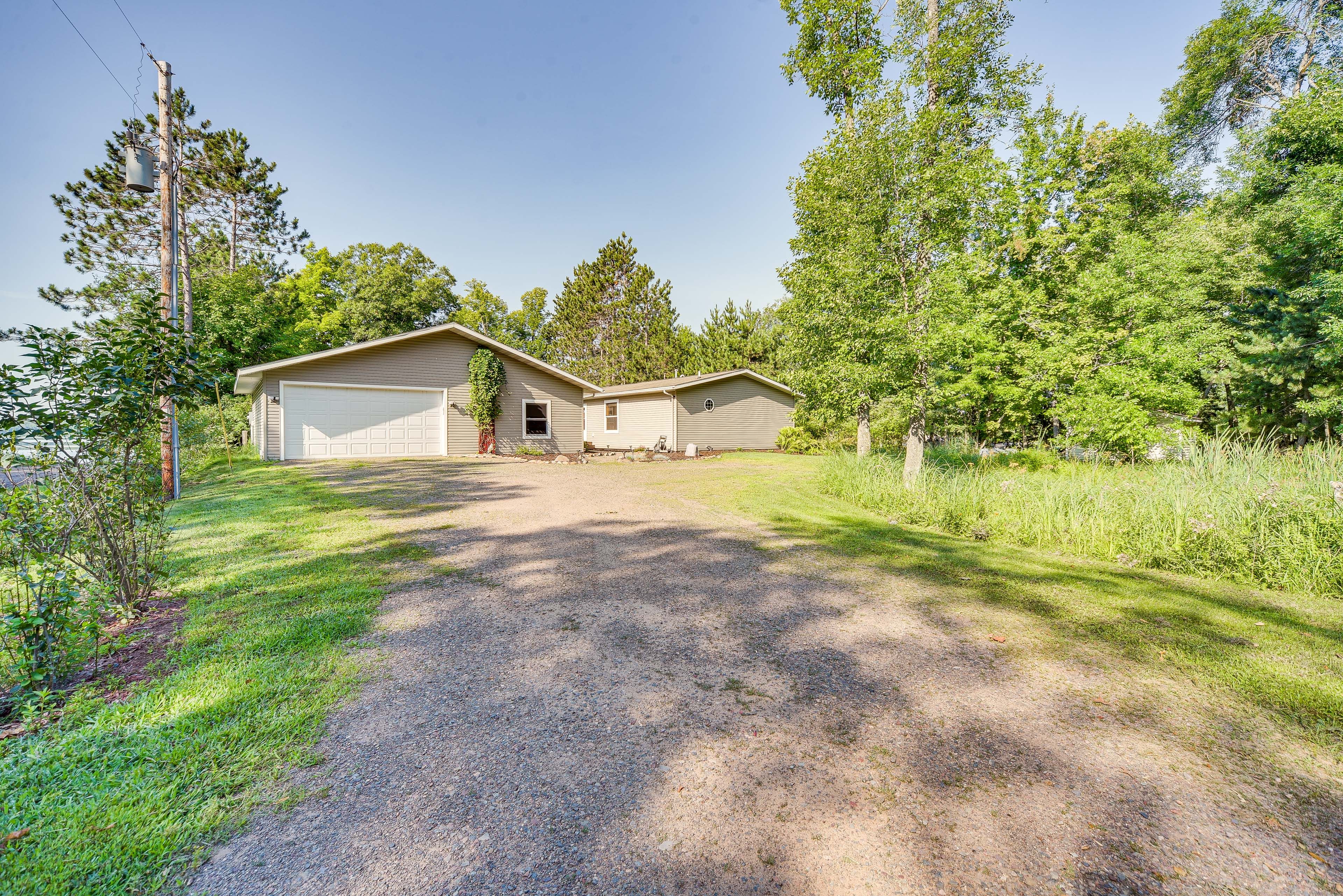 Parking | Gravel Driveway (4 Vehicles)