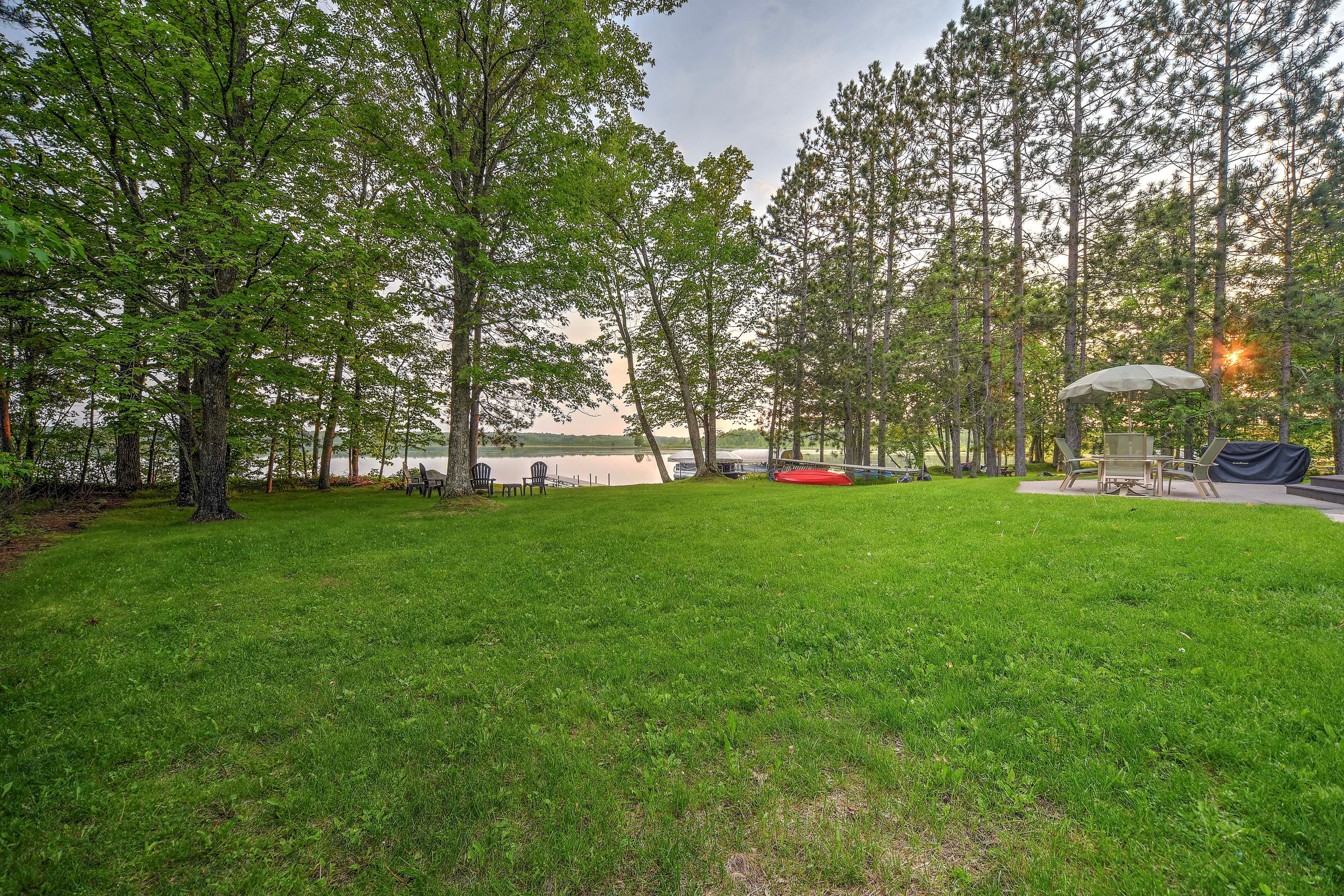 Waterfront Yard | Fire Pit w/ Seating